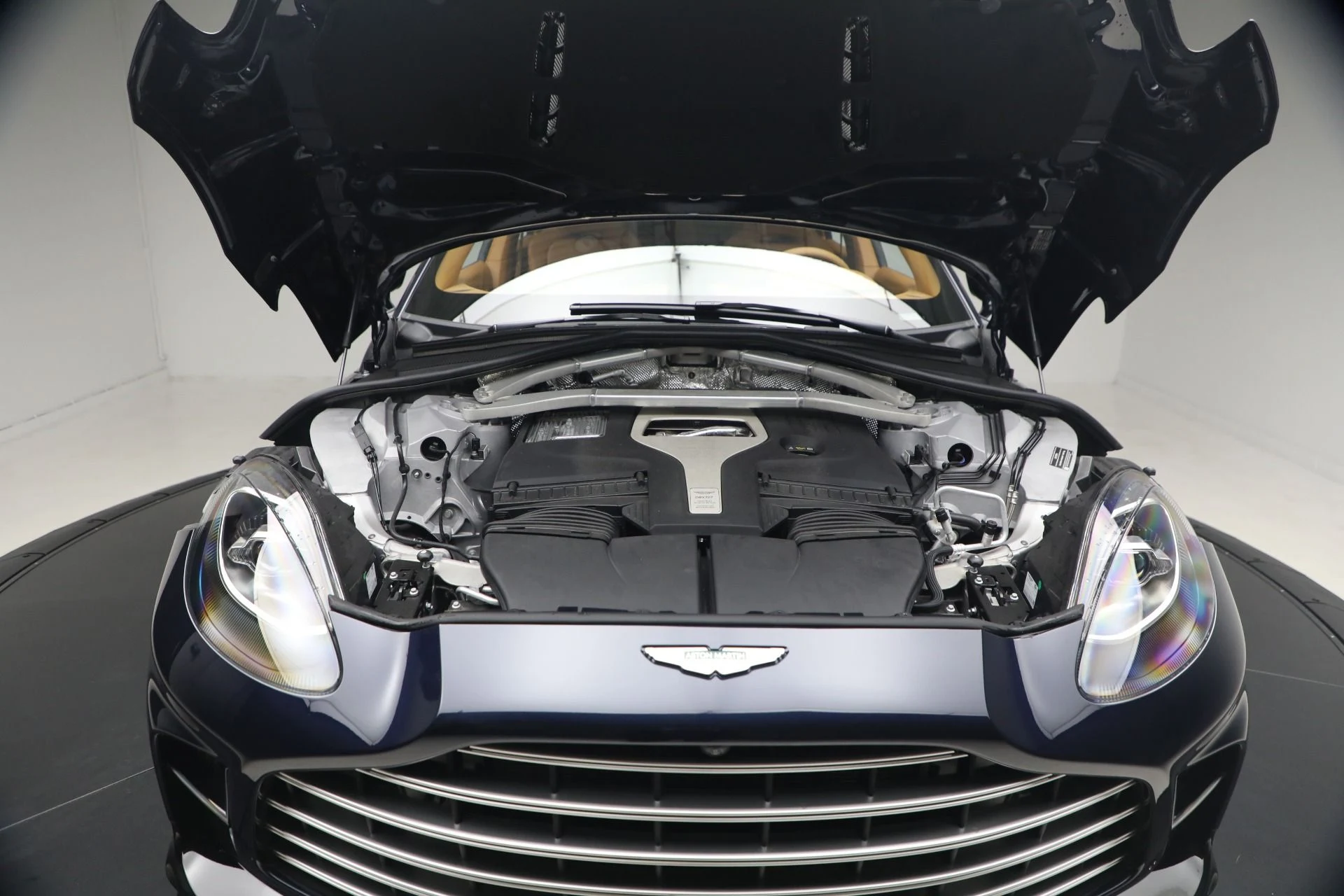 mph039_672665447_New_2026_Aston_Martin_DBX_707_1766528371_cb857068c7