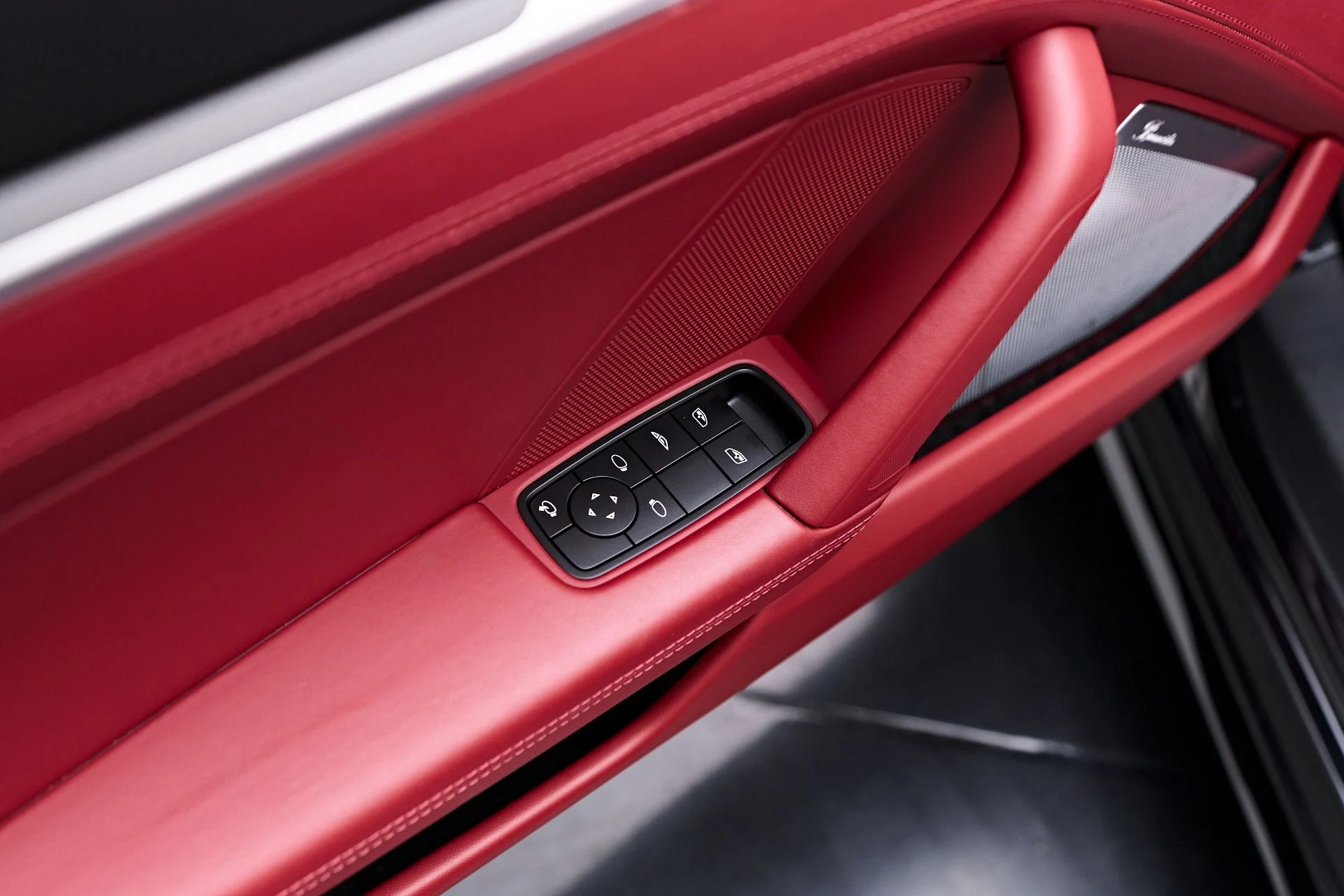 mph039_679399298_Used_2024_Porsche_911_Turbo_S_1758674580_3a97143ded