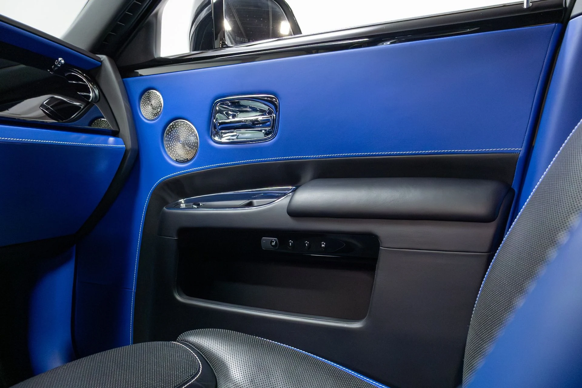 mph039_6985545_Used_2017_Rolls_Royce_Ghost_Black_Badge_1764012368_579206ba0b