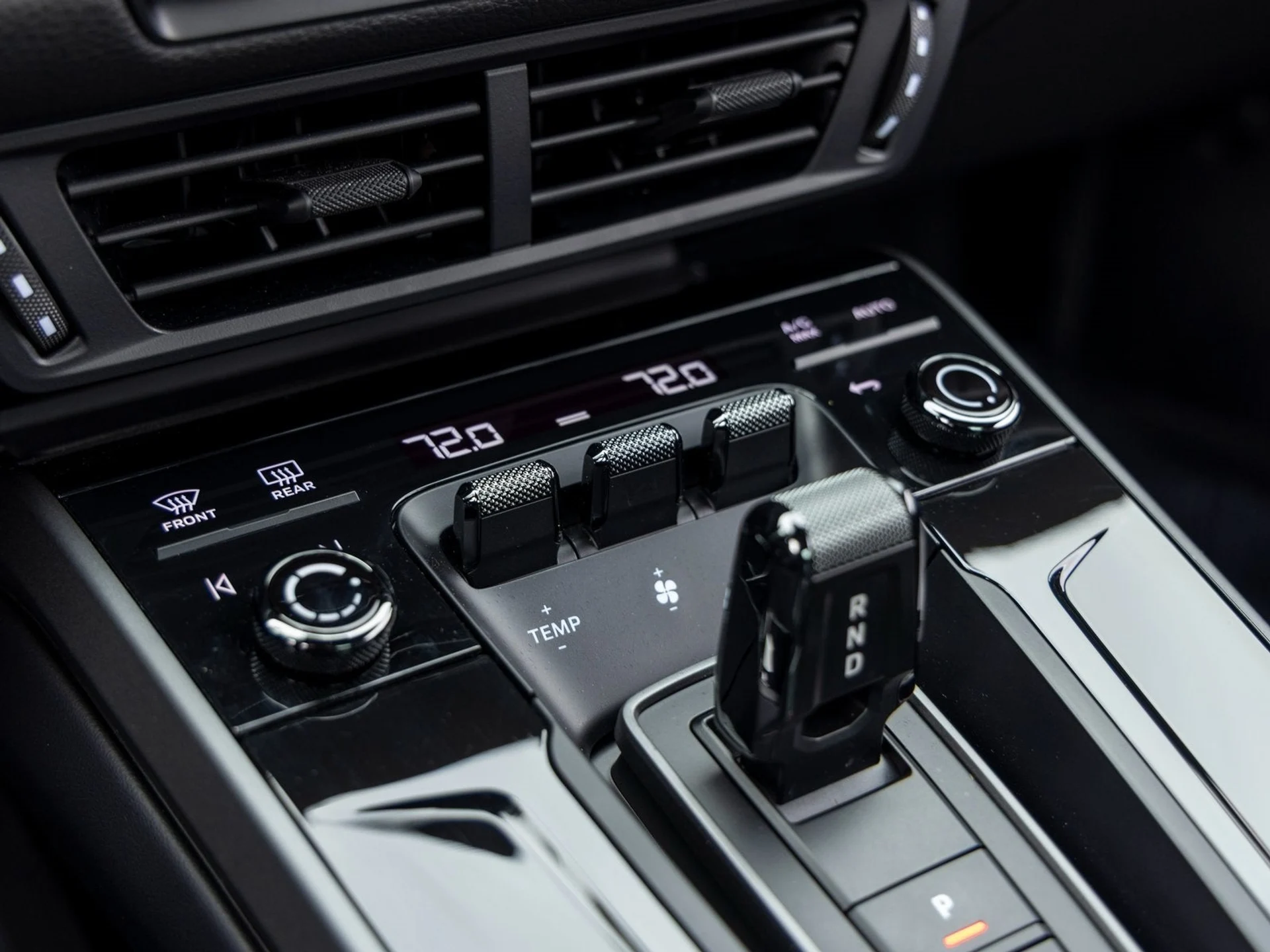 mph039_702074622_40_8b0b547056