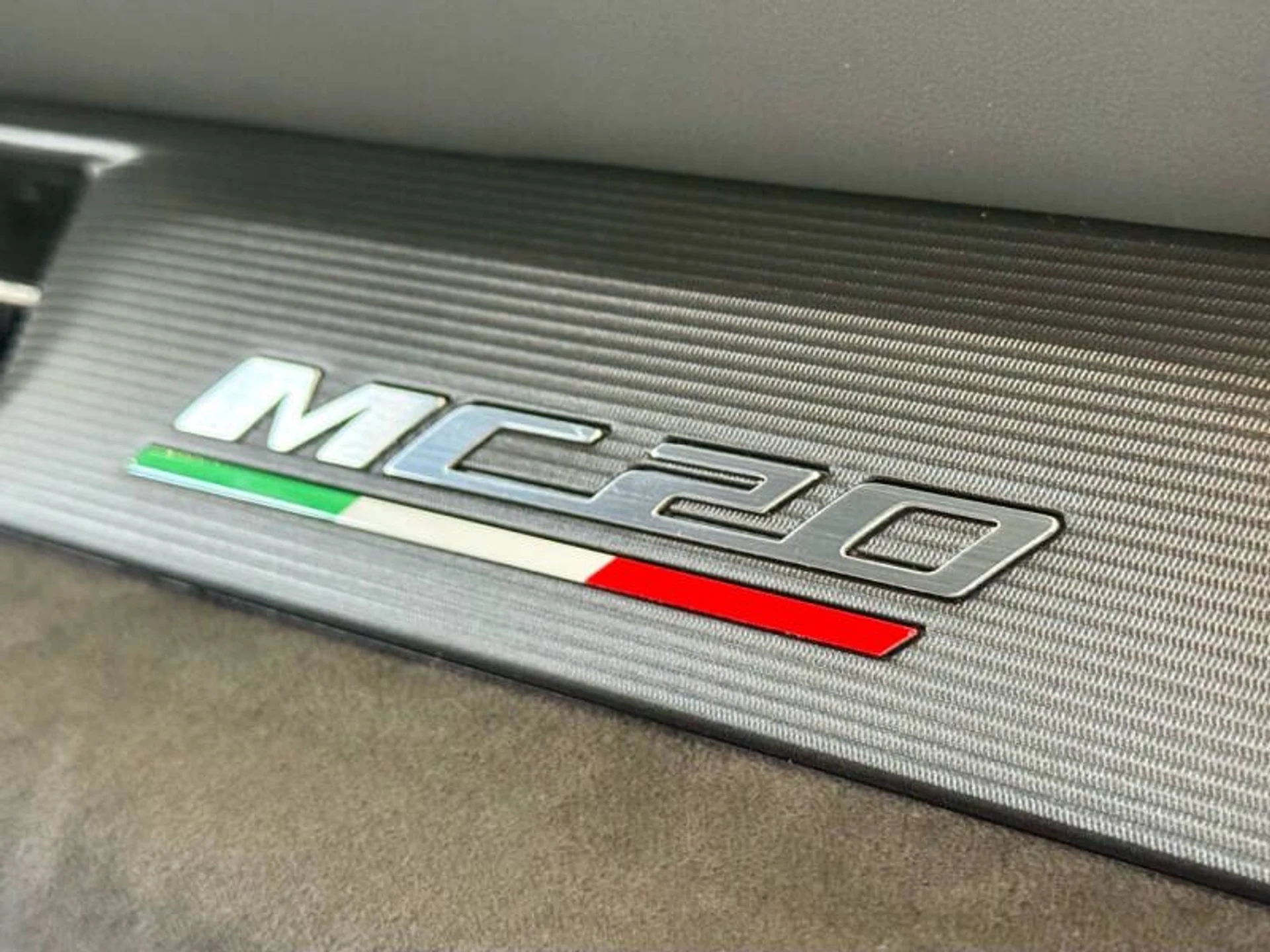 mph039_702302723_2023_maserati_mc20_base_2dr_coupe_e08c6e661e