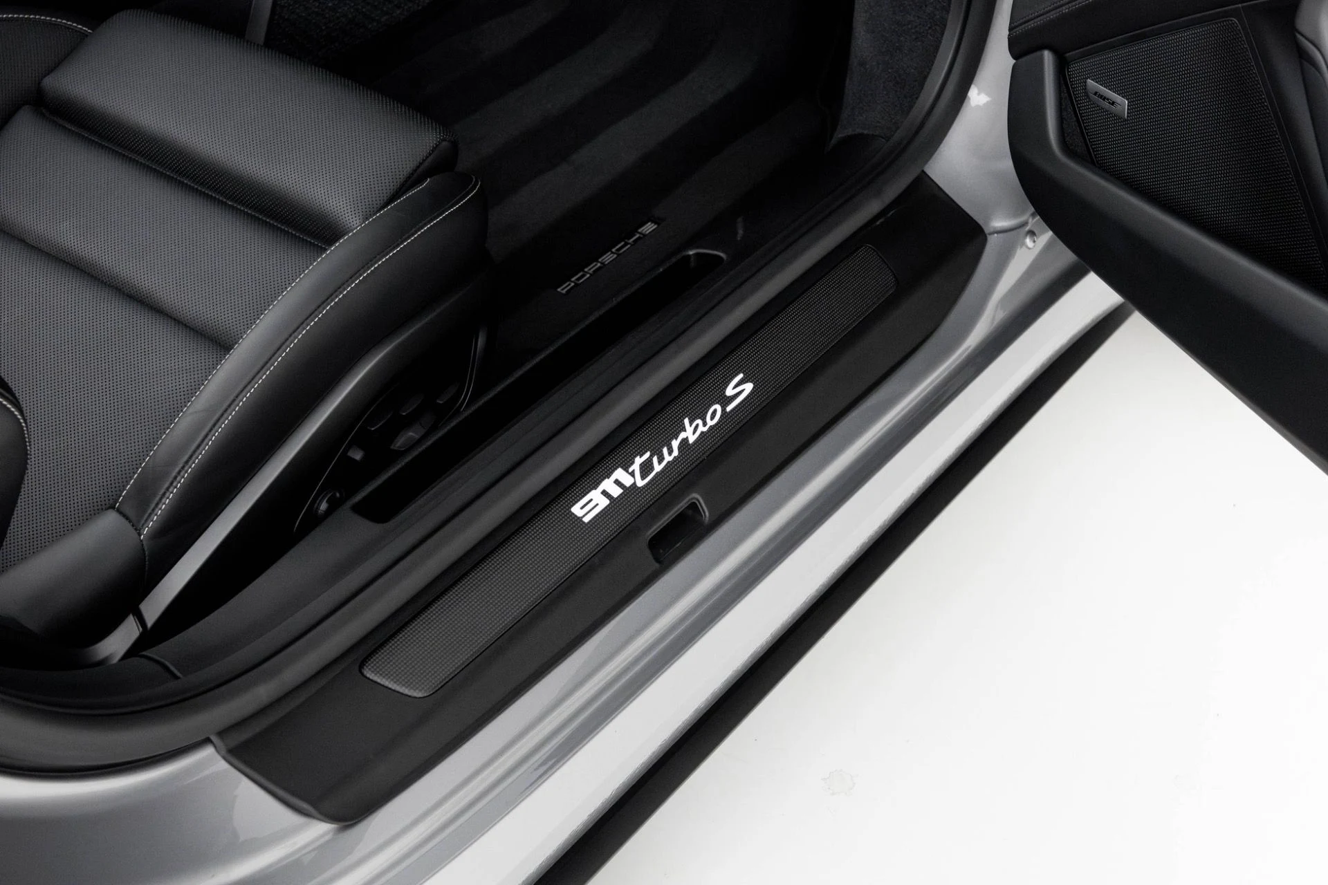 mph039_707529164_Used_2022_Porsche_911_Turbo_S_1764184622_6bfafd39c5