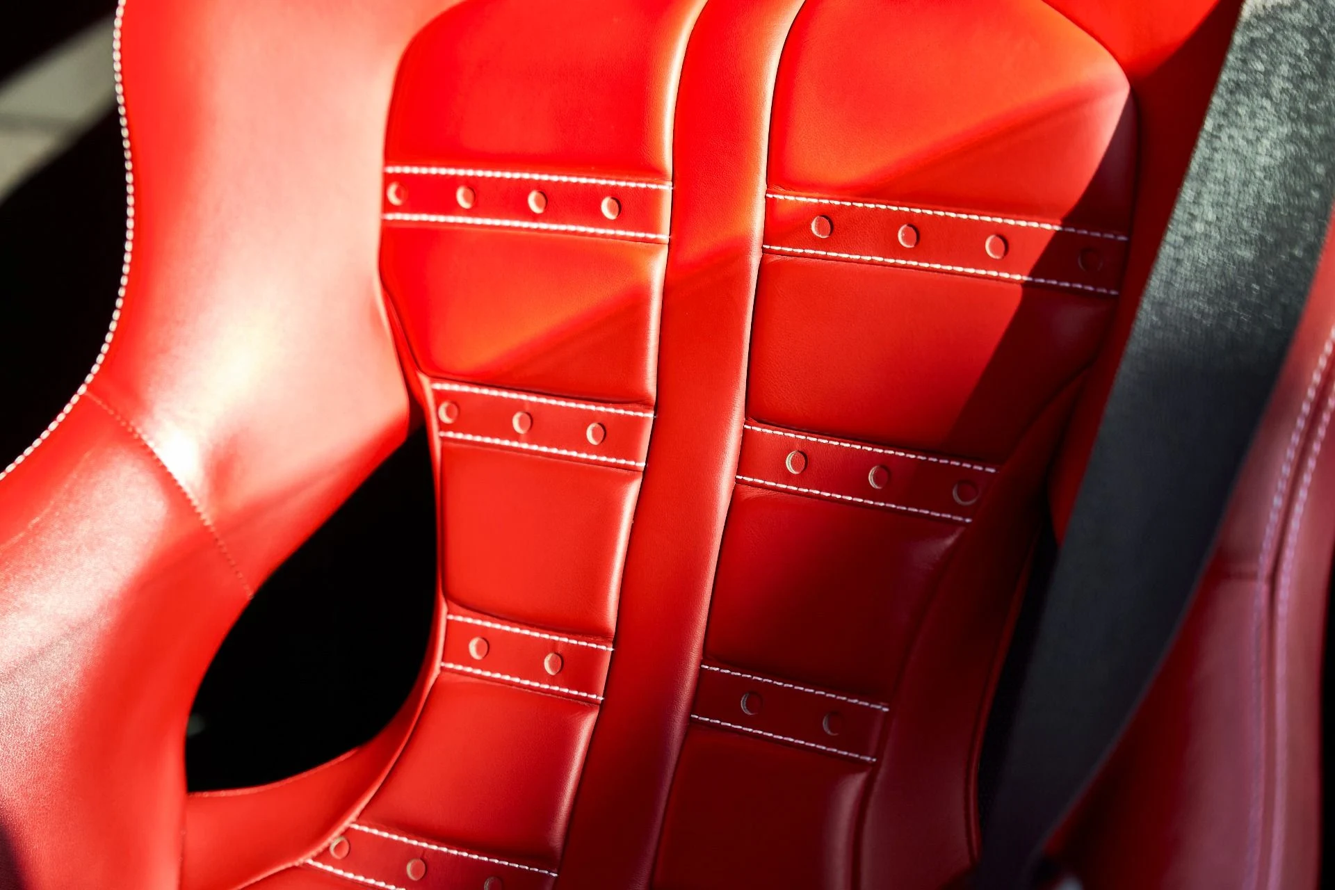 mph039_731766638_Used_2021_Ferrari_F8_Tributo_1766025186_63e2f25dce