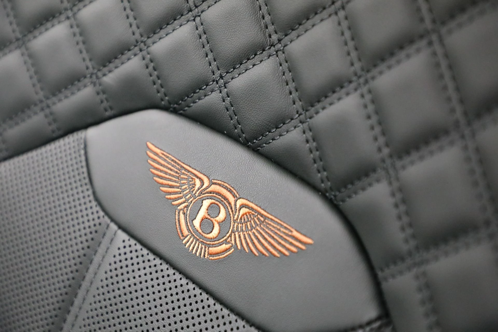 mph039_753548200_New_2025_Bentley_Bentayga_S_Black_Edition_6994bc2169