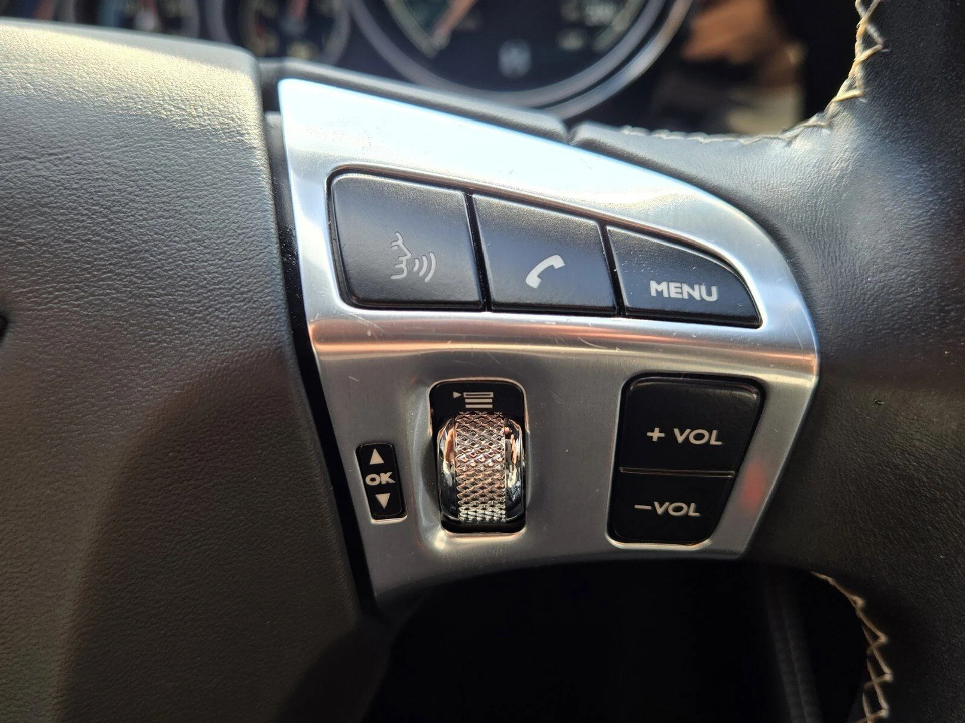 mph039_759166702_d1862cd9b74e01d0cb235b4e683db412x_ef9d8a4caa