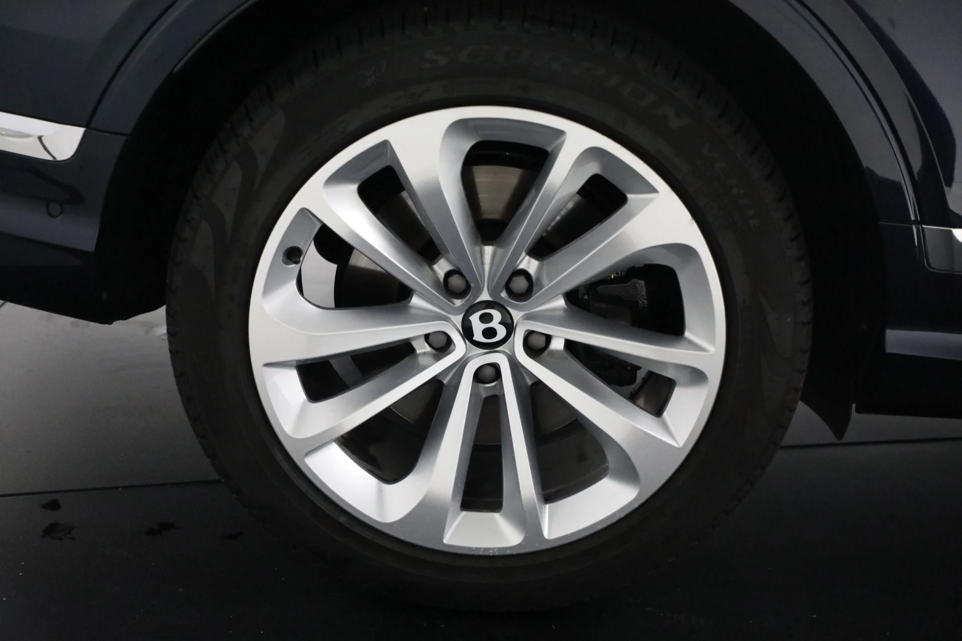 mph039_759413320_Used_2024_Bentley_Bentayga_EWB_V8_31905f2b3d