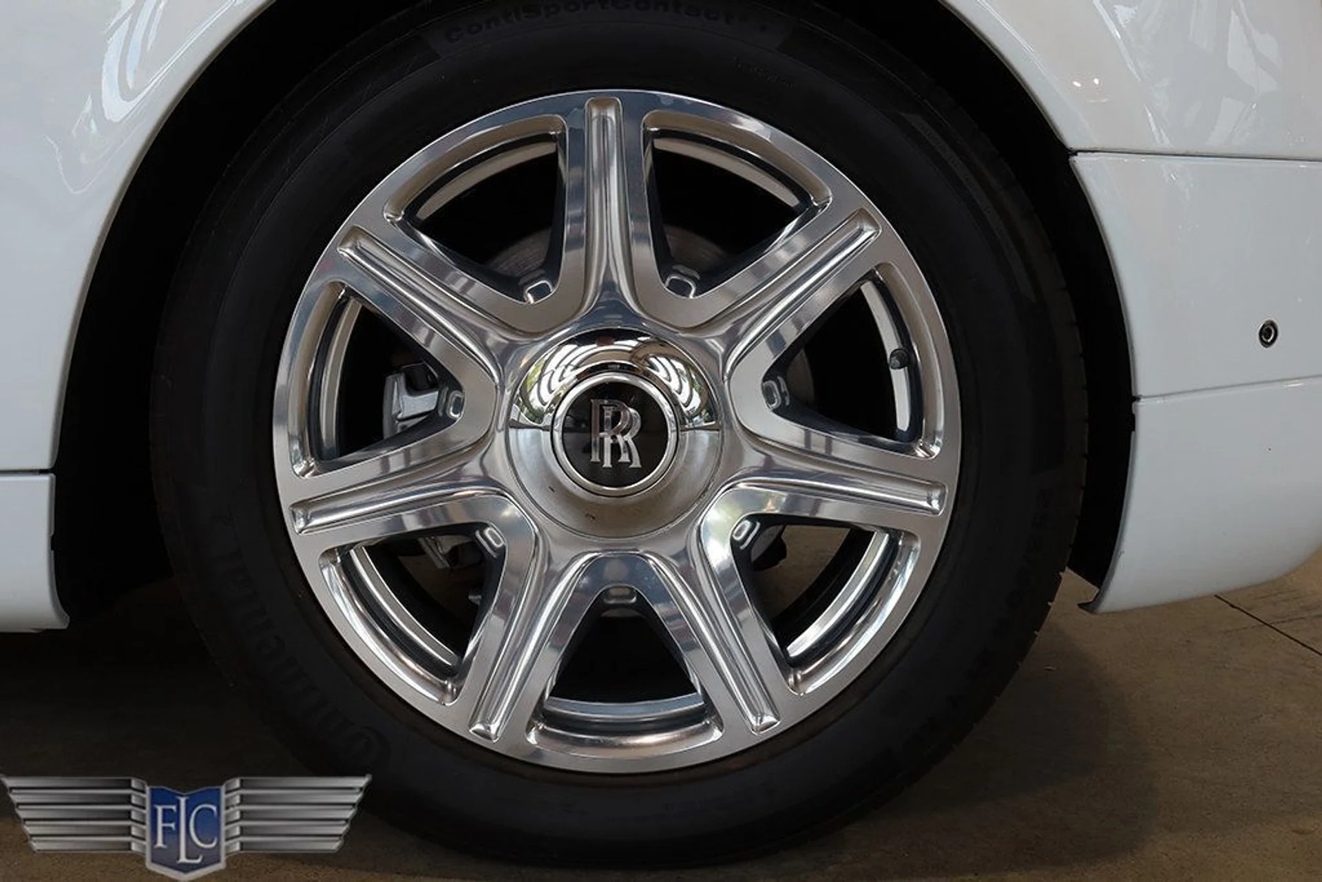 mph039_773450986_used_2014_rolls_royce_phantom_drophead_coupe_9689_22941725_40_1024_225b251d3a