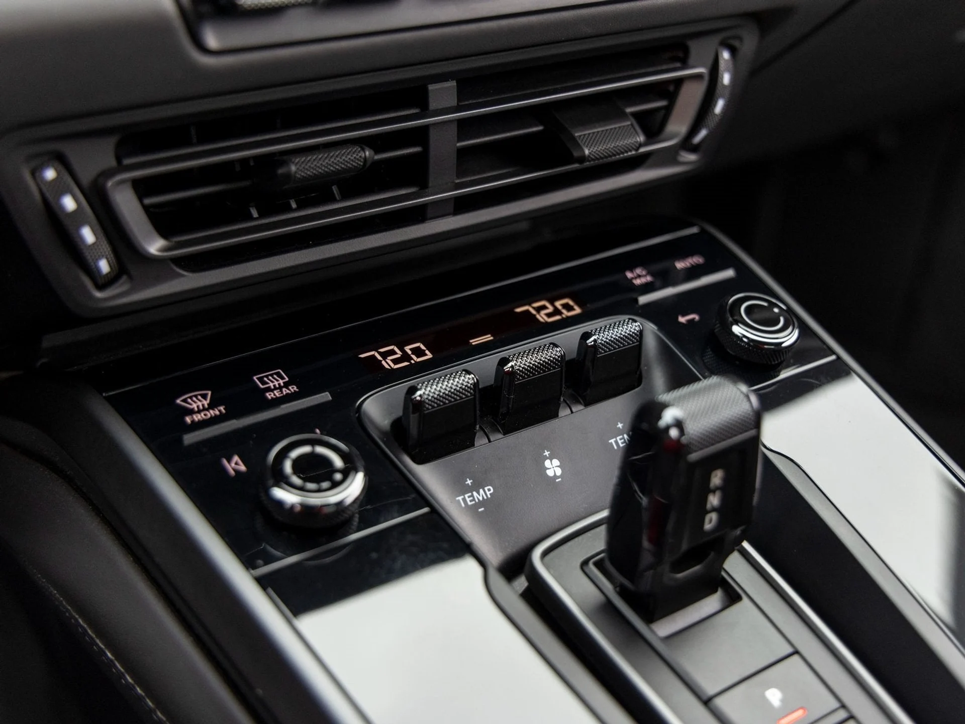 mph039_804846975_40_b9a3c3658d