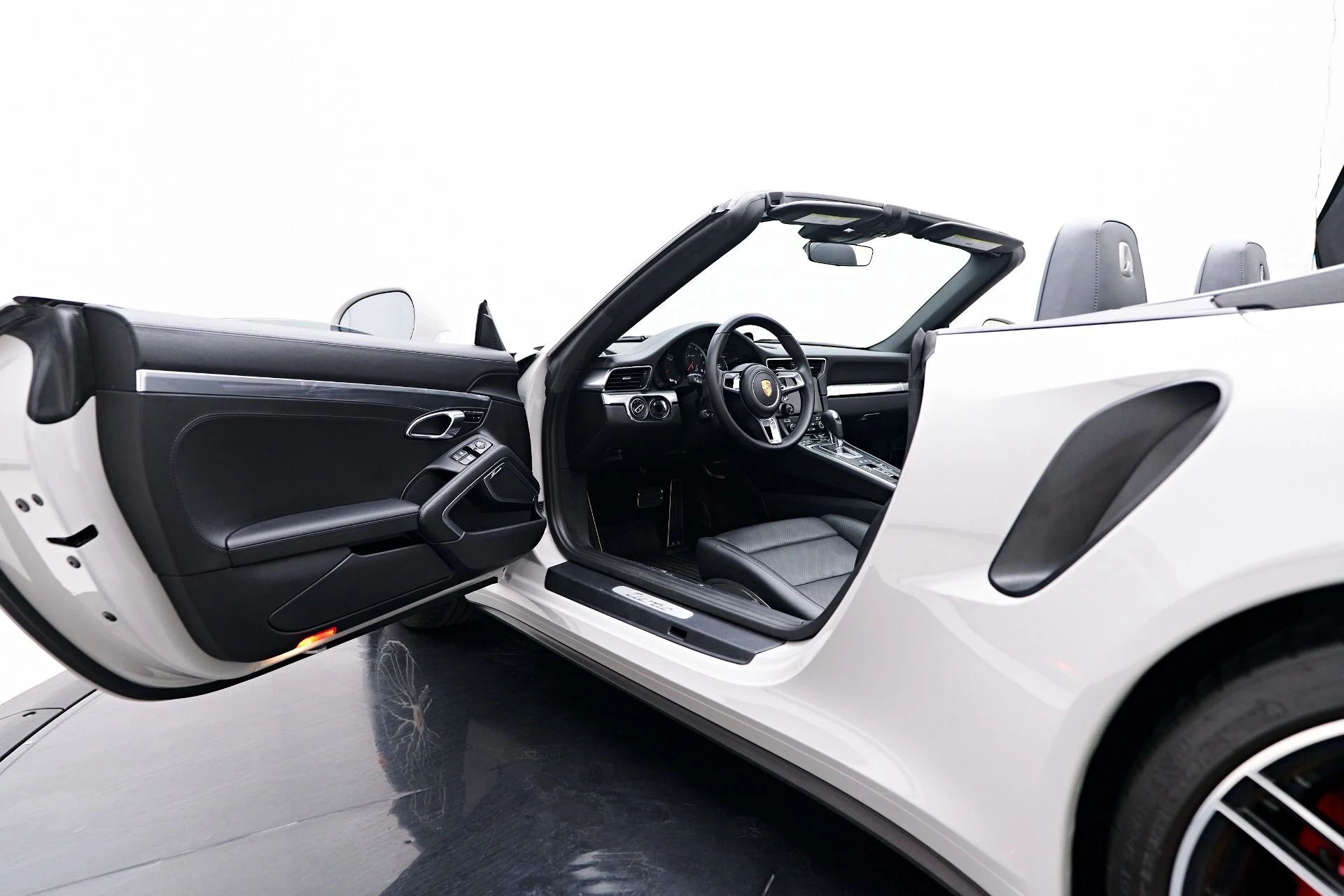 mph039_804856280_Used_2019_Porsche_911_Turbo_1757547219_95ac687857