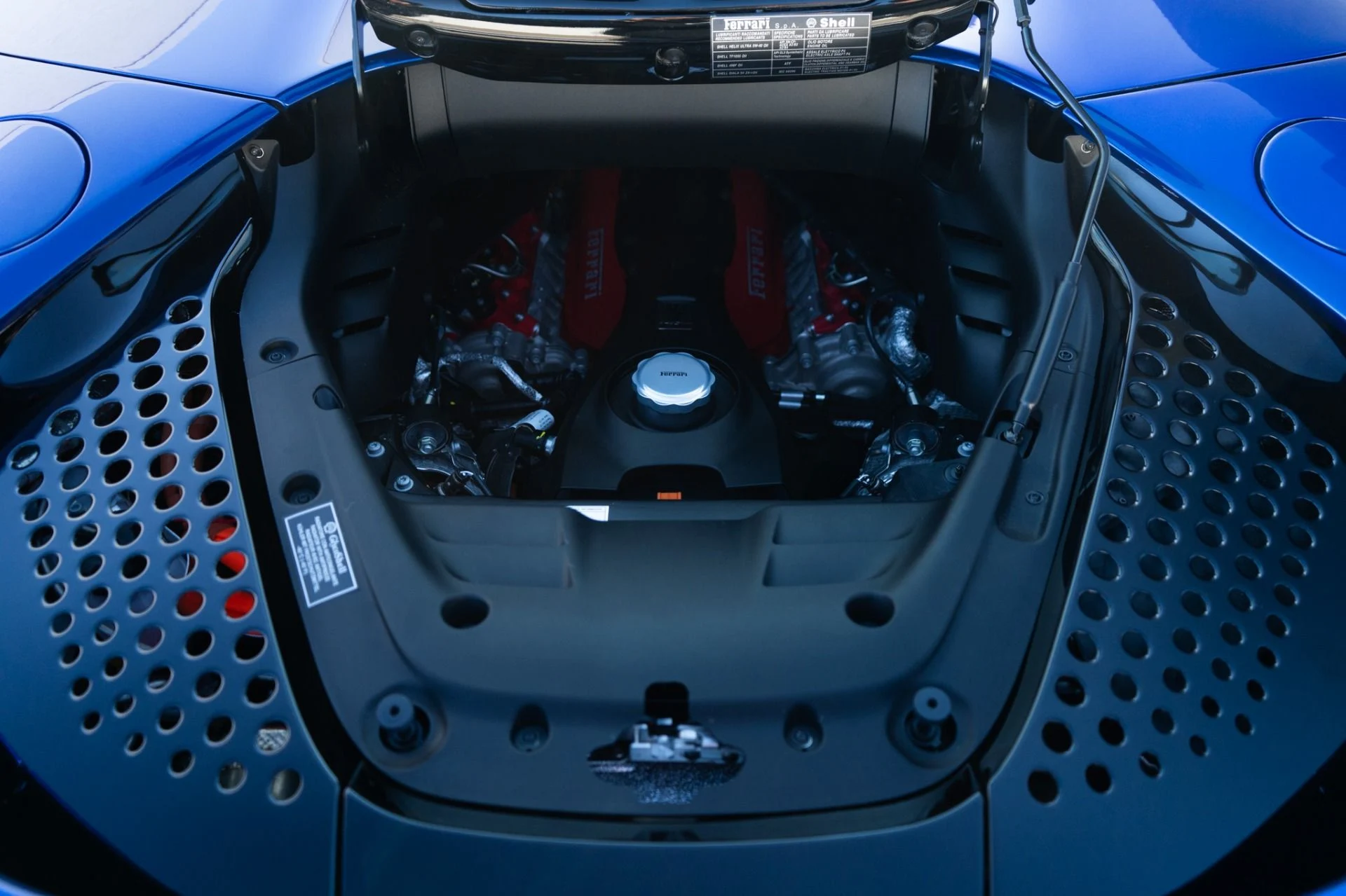 mph039_806338913_Used_2025_Ferrari_SF_90_Spider_1768411390_e58e1be0ec