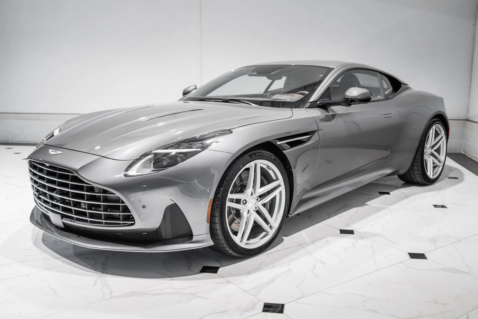 mph039_828215447_Used_2025_Aston_Martin_DB_12_V8_1762356826_6741d5efb9