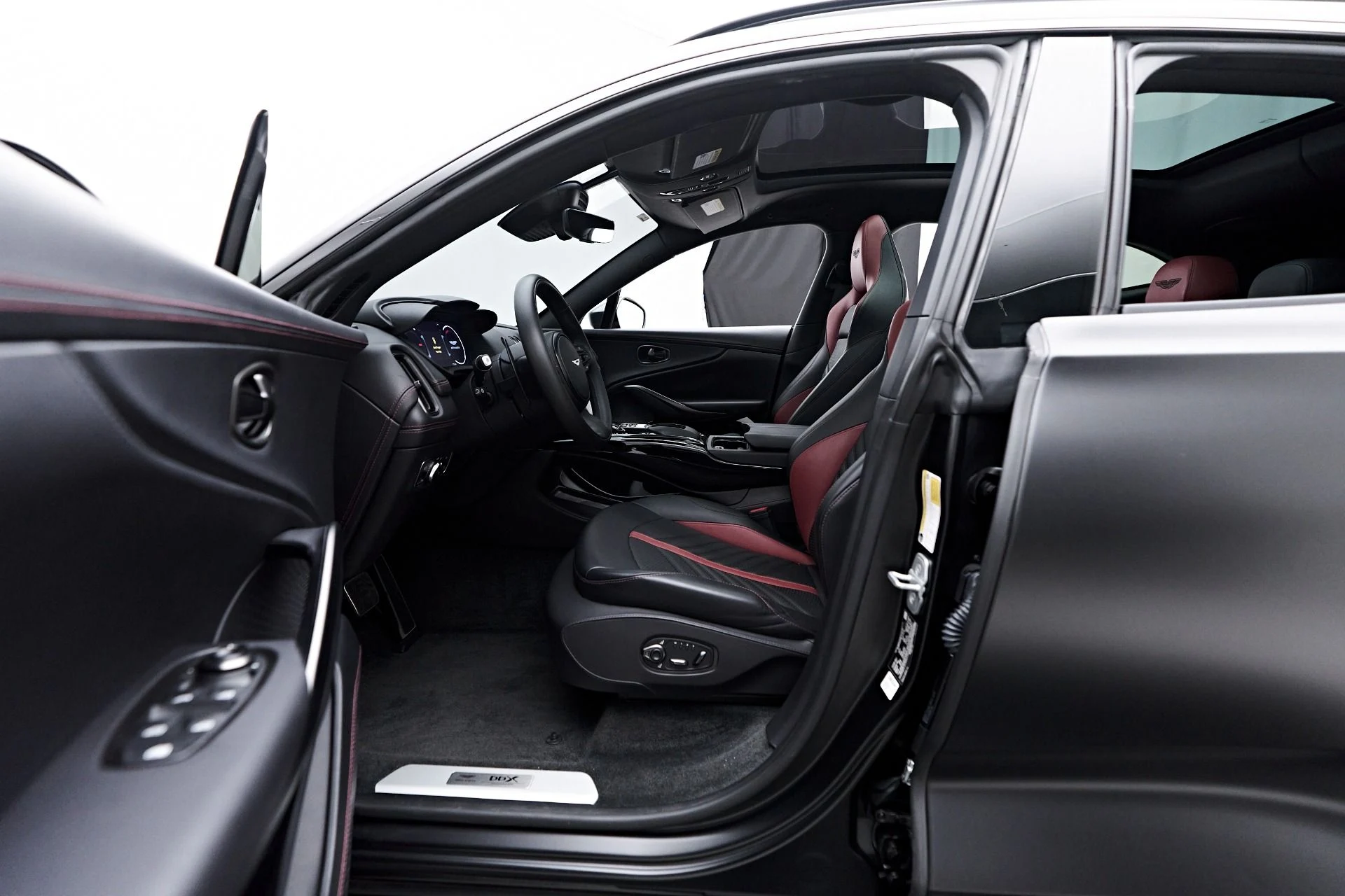 mph039_829308450_Used_2023_Aston_Martin_DBX_707_1754786768_3f80972938