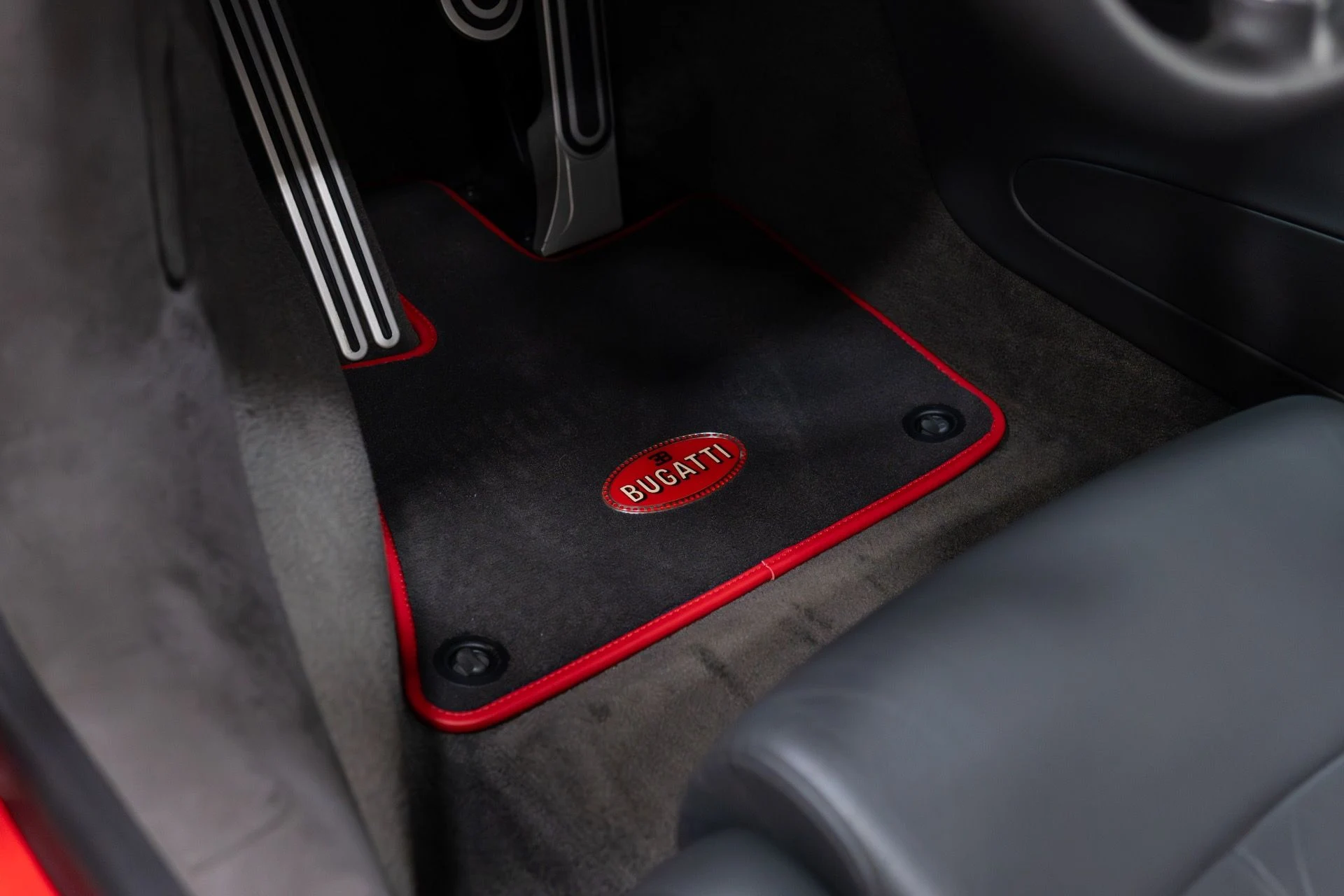 mph039_842091195_Used_2008_Bugatti_Veyron_164_1769463944_108bfdb0a3