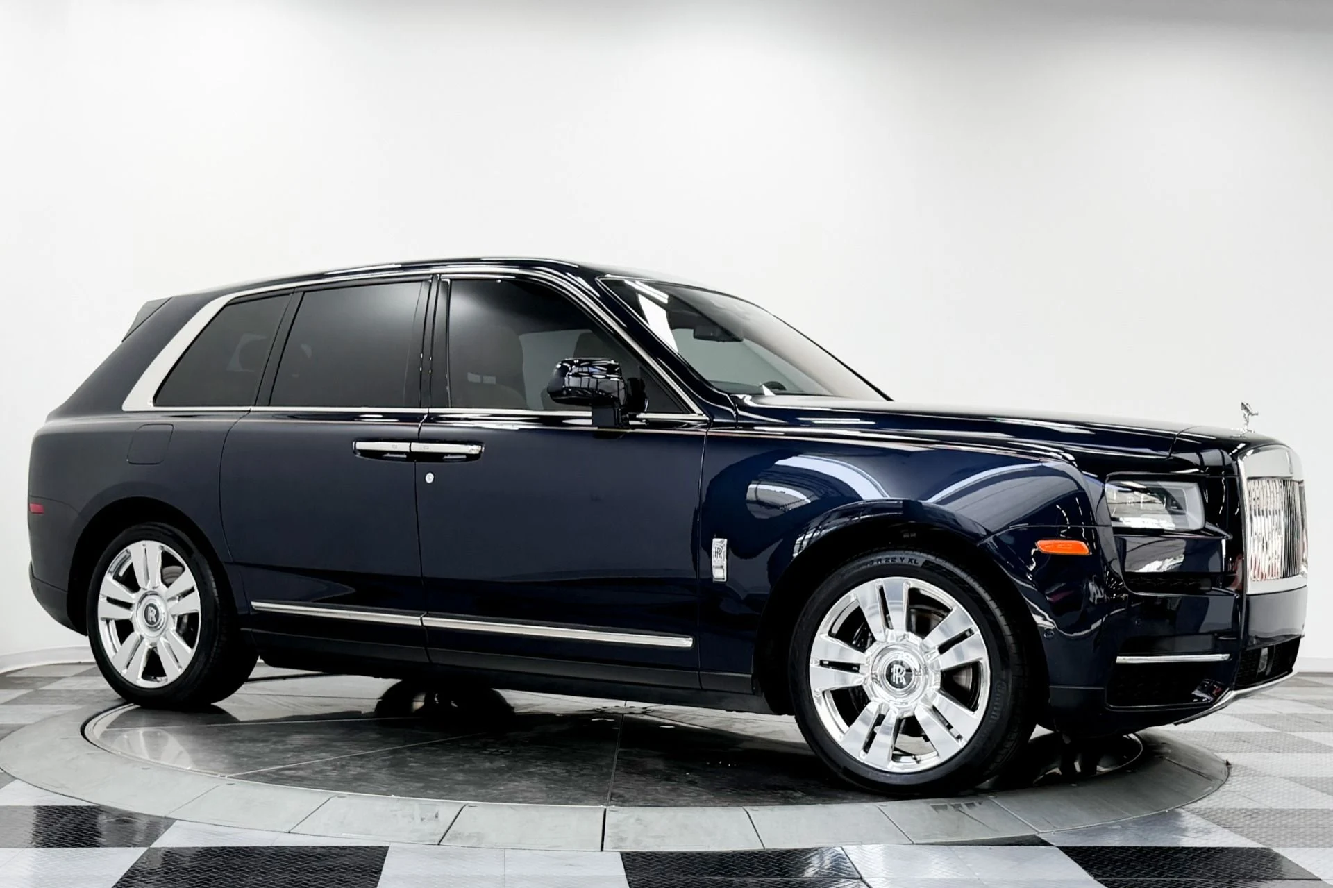 mph039_8508_Used_2020_Rolls_Royce_Cullinan_Rear_Theatre_Configuration_Bespoke_Audio_Picnic_Tables_1785529076_678a4a1a7f
