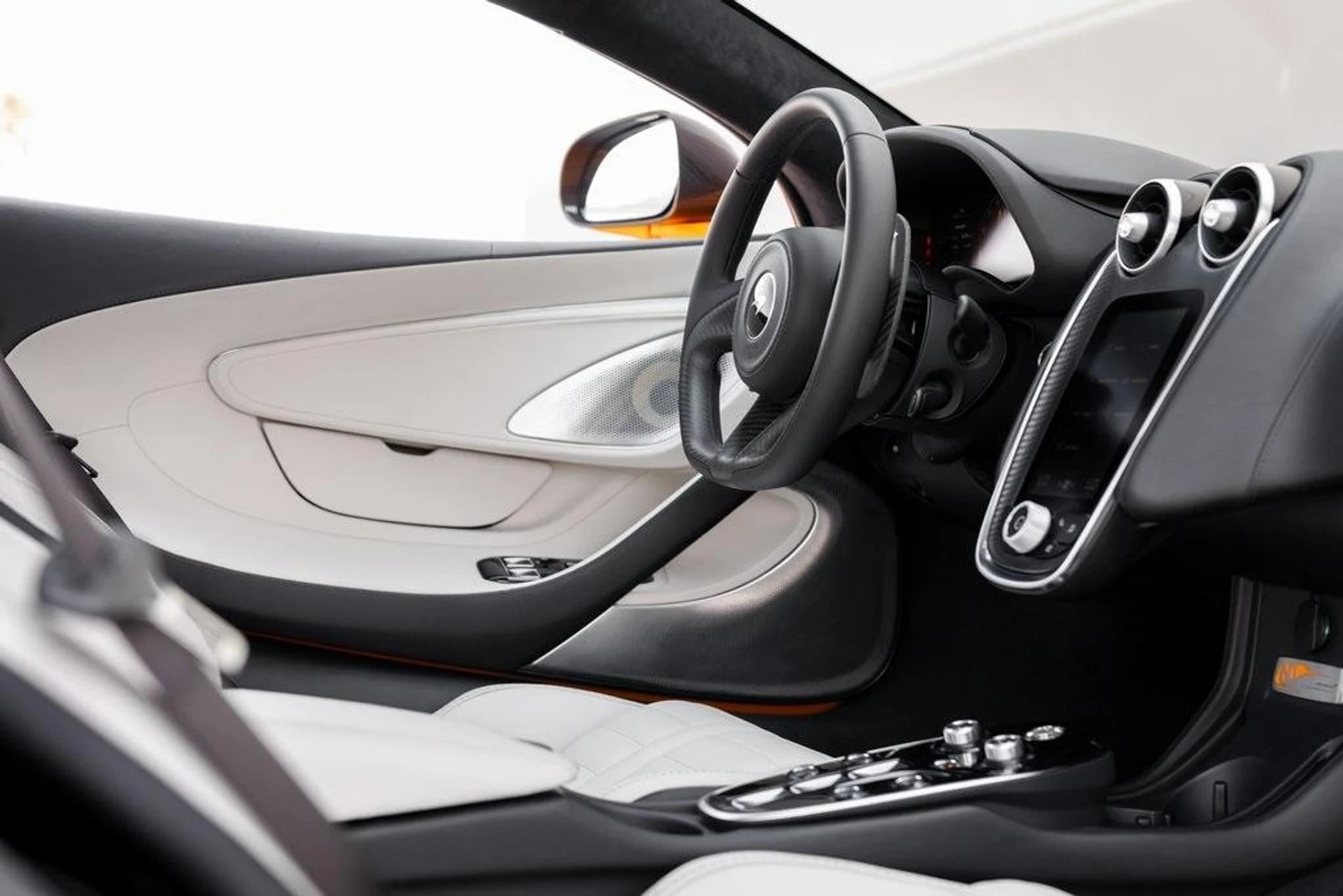 mph039_860902132_Used_2025_MCLAREN_GTS_1721509518_538473900a