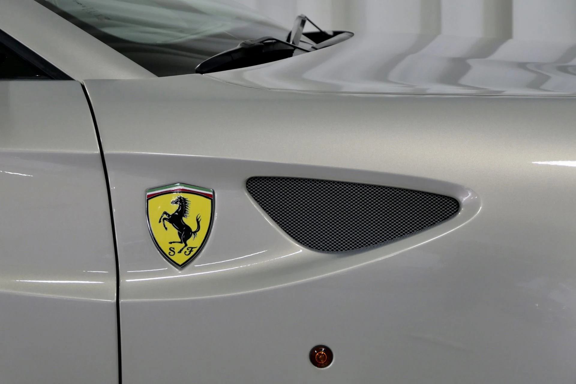 mph039_861772888_Used_2012_Ferrari_FF_UAE_Edition_1762196572_532ef69193