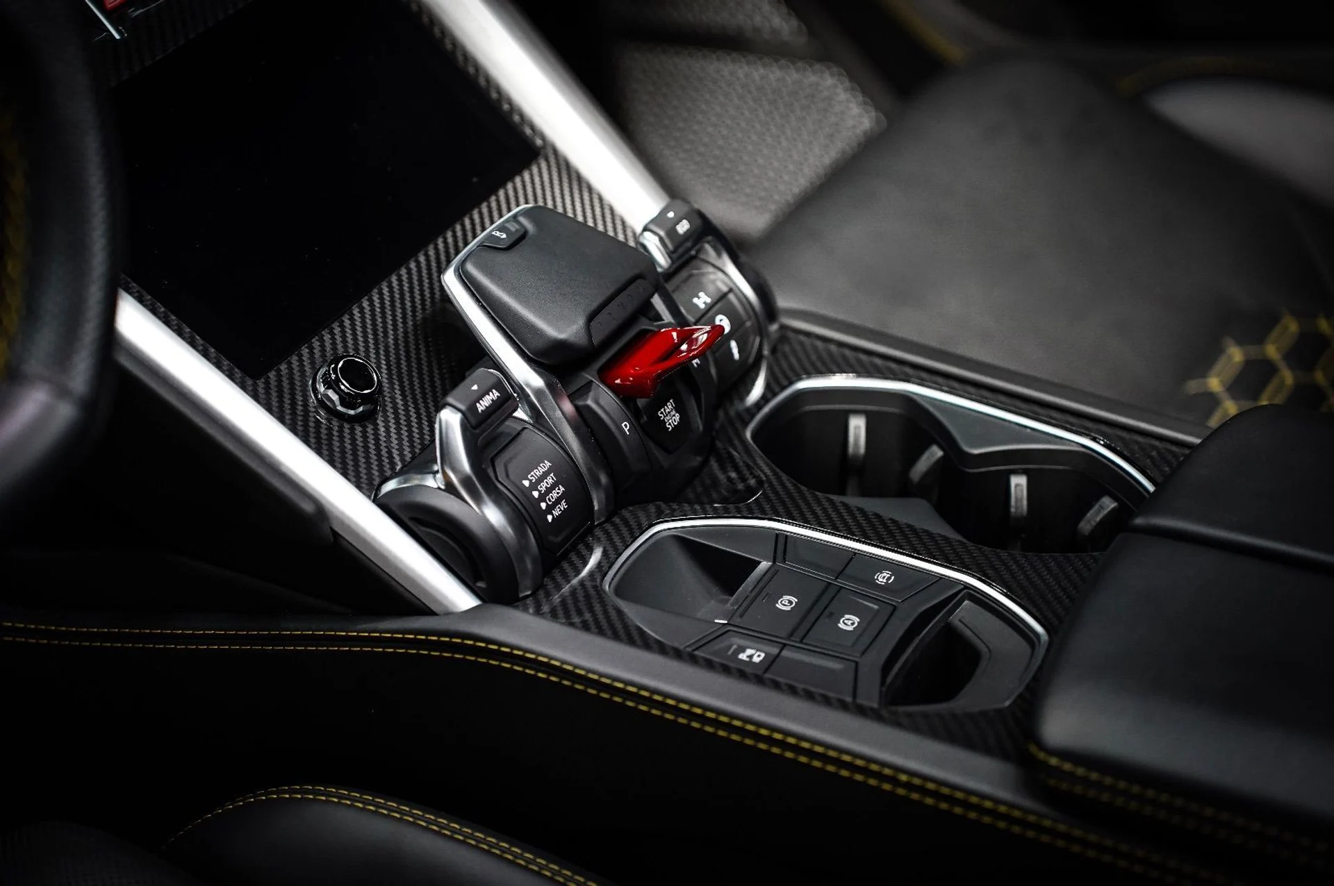 mph039_869451651_37414663_08700_2020_lamborghini_urus_064_6a1c2bd350