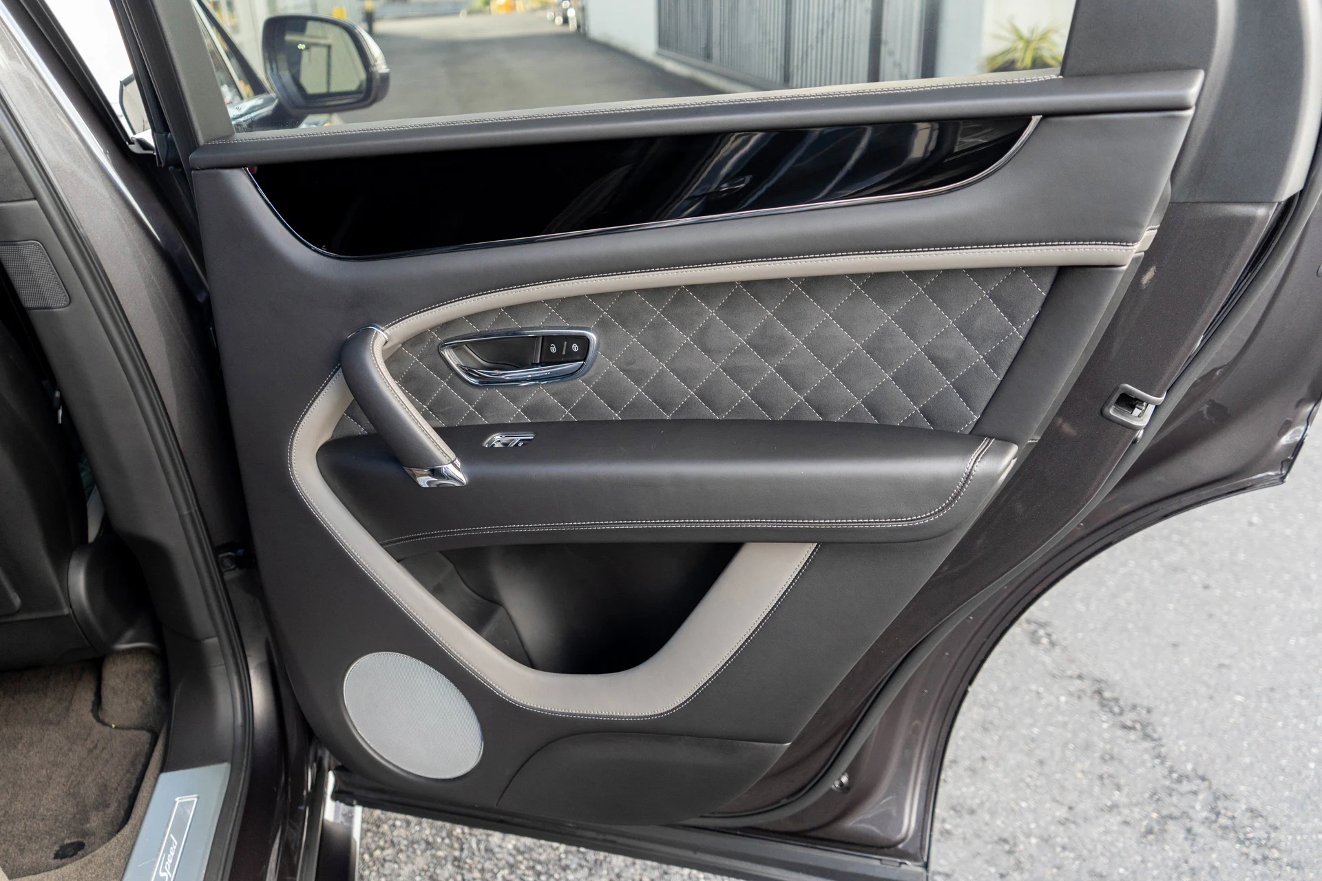 mph039_875510807_40_0b042d7b7e