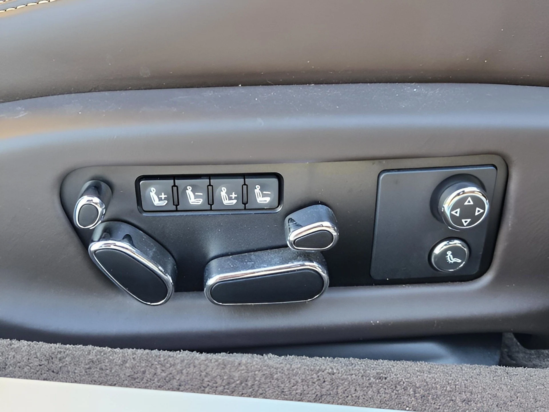 mph039_888106462_f44f35700e666189609009fe1fe09288x_427278386a