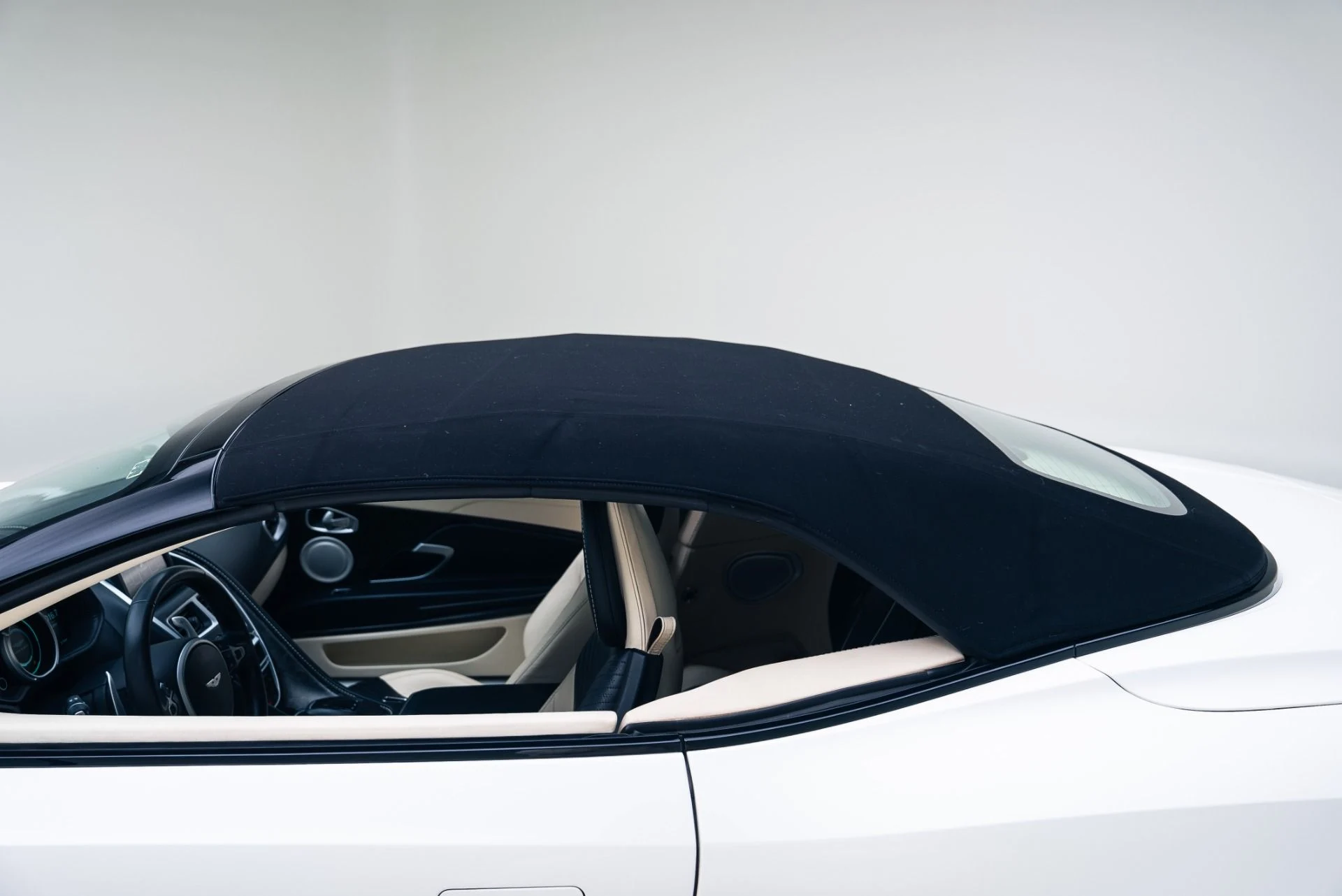 mph039_905076359_Used_2020_Aston_Martin_DB_11_Volante_1764802988_62e29a24b1