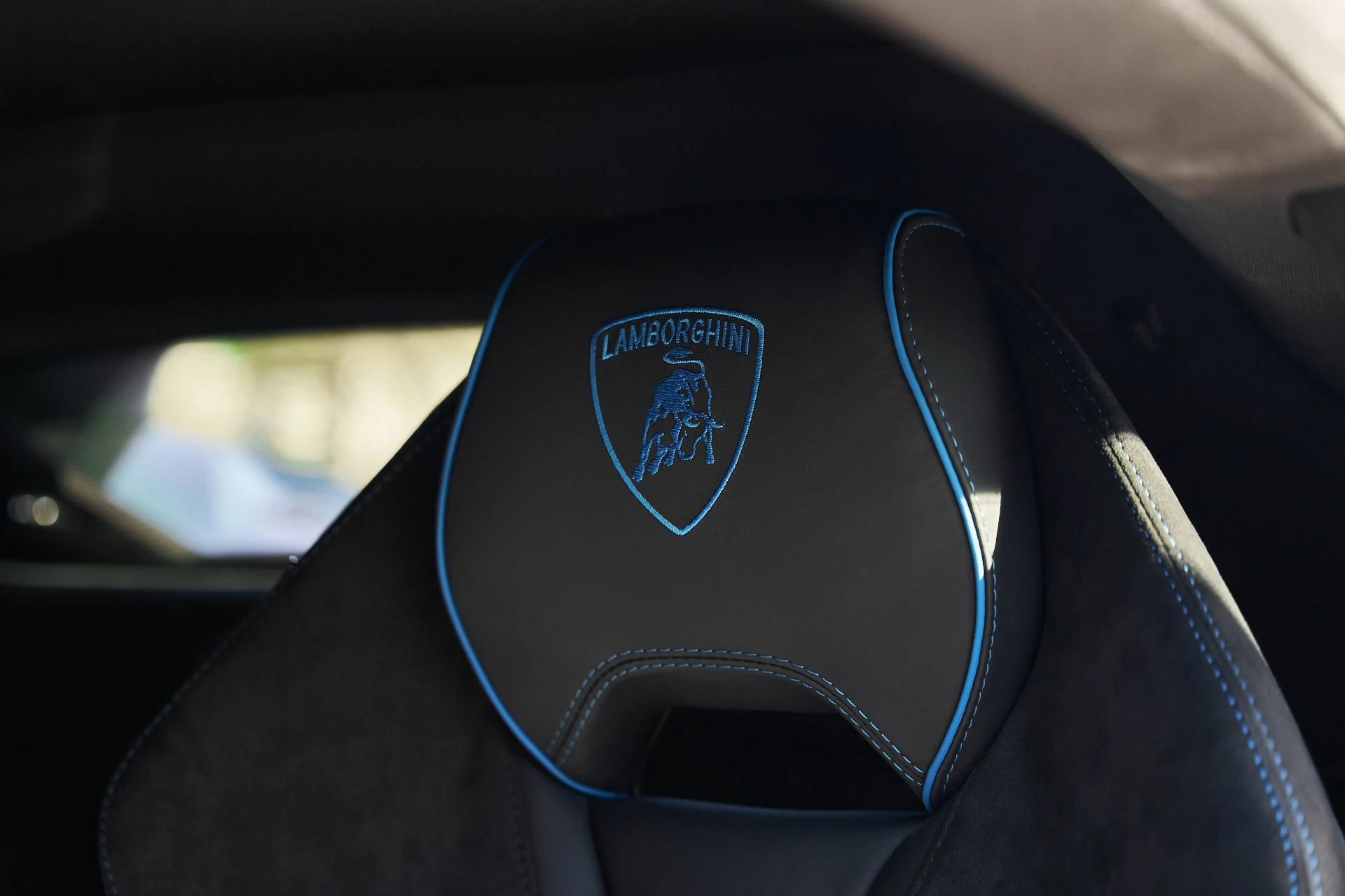 mph039_907980236_Used_2023_Lamborghini_Huracan_Tecnica_Base_1766024623_763d65c6ef