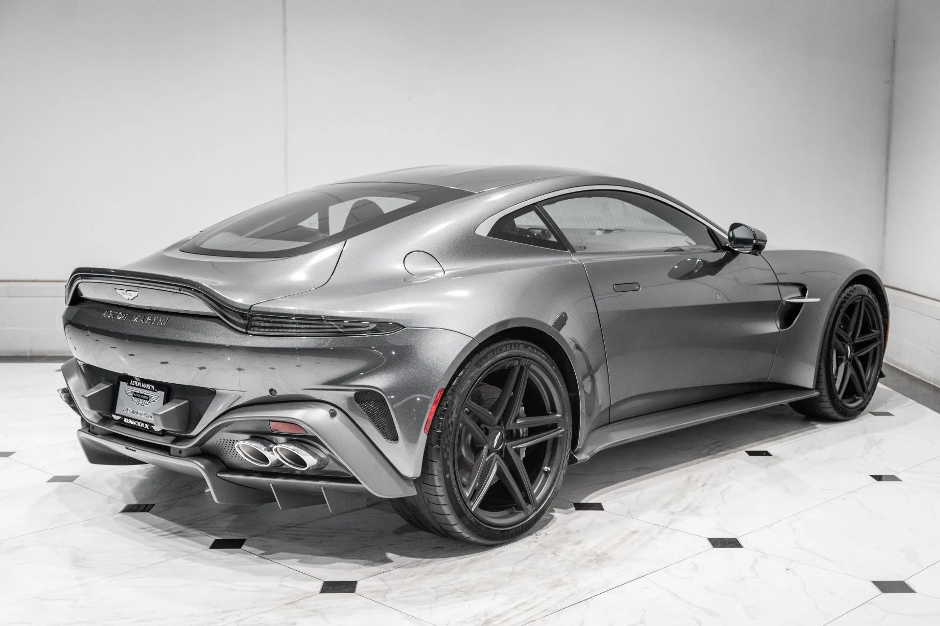 mph039_922088595_Used_2025_Aston_Martin_Vantage_1784563036_491e393e26