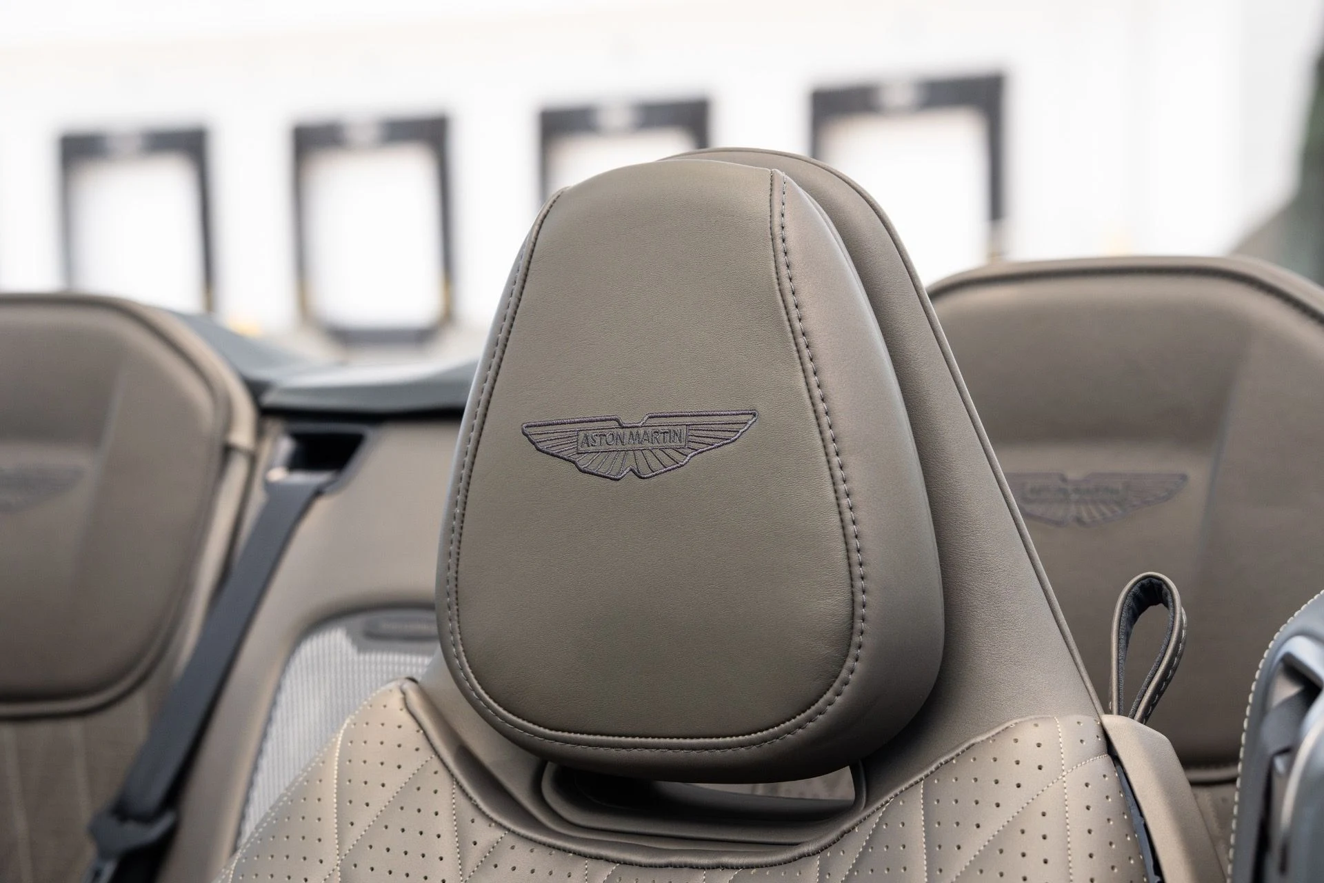 mph039_925945486_Used_2024_Aston_Martin_DB_12_Volante_1777693541_d92304ad7b