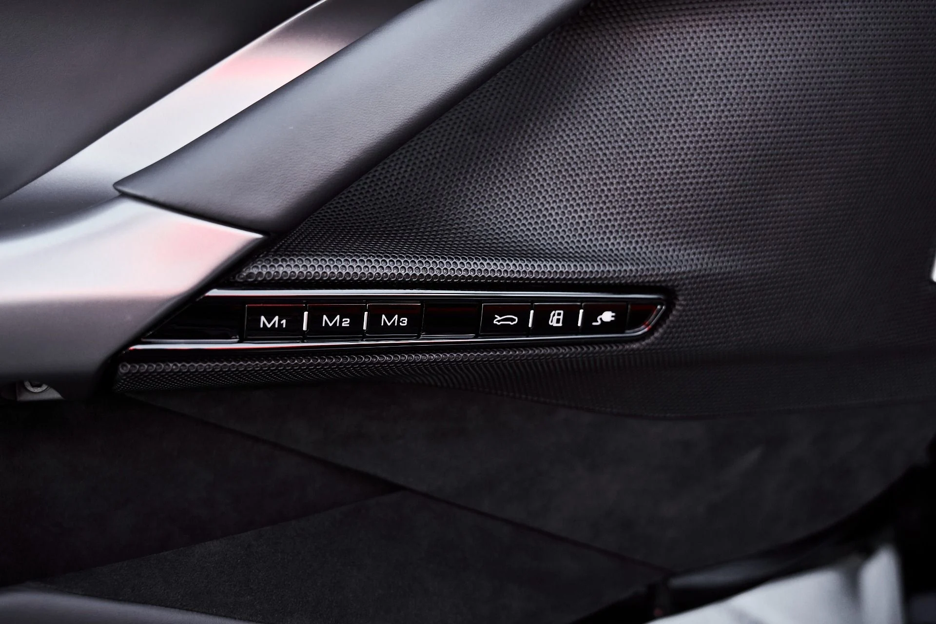 mph039_932257917_Used_2024_Ferrari_SF_90_Spider_Base_1774739151_96ce9da07b