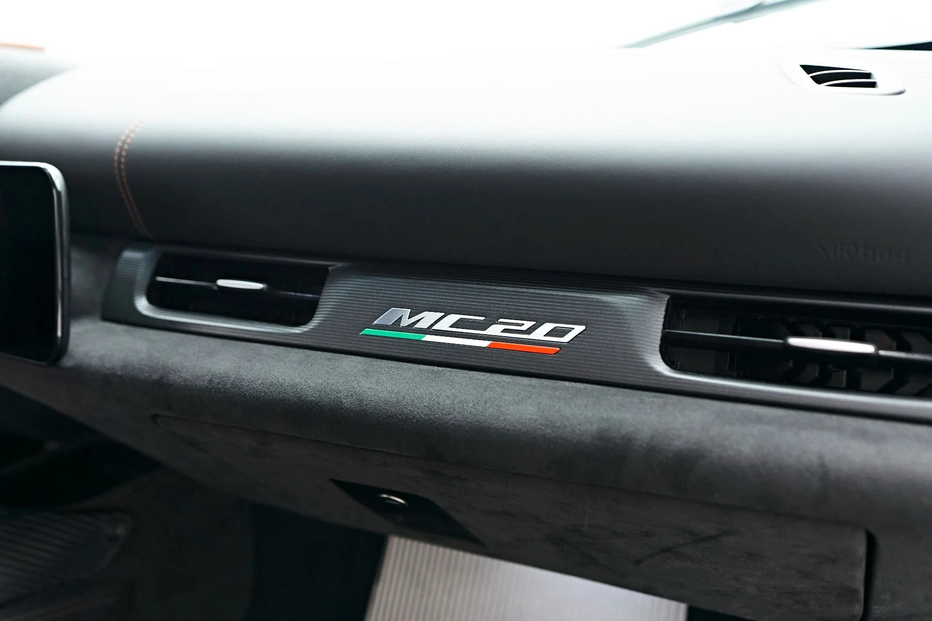 mph039_932852390_Used_2022_Maserati_MC_20_Base_1740866252_7108ebb756