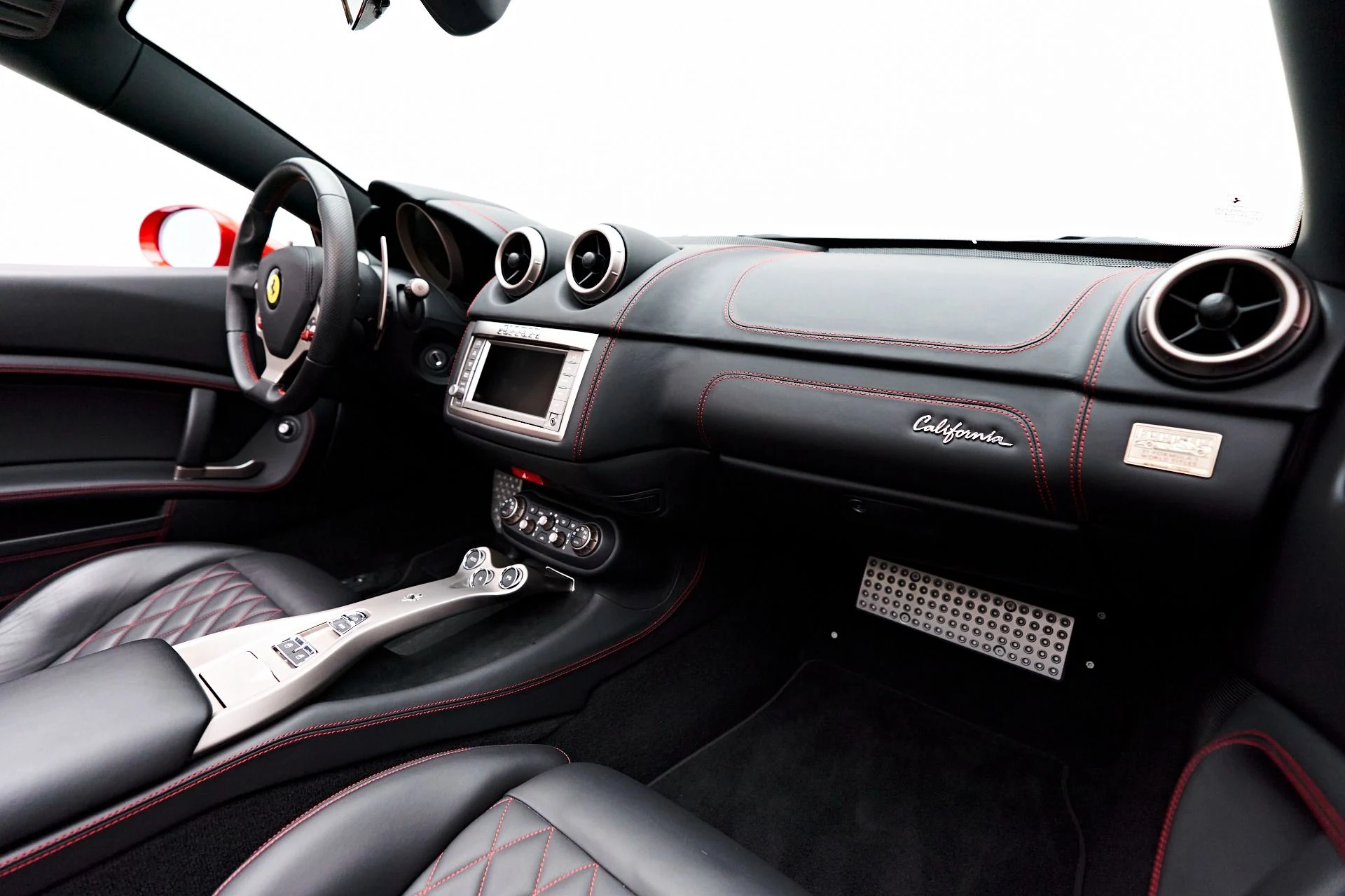 mph039_934359485_Used_2011_Ferrari_California_Base_1702954025_1ad1ed5c94