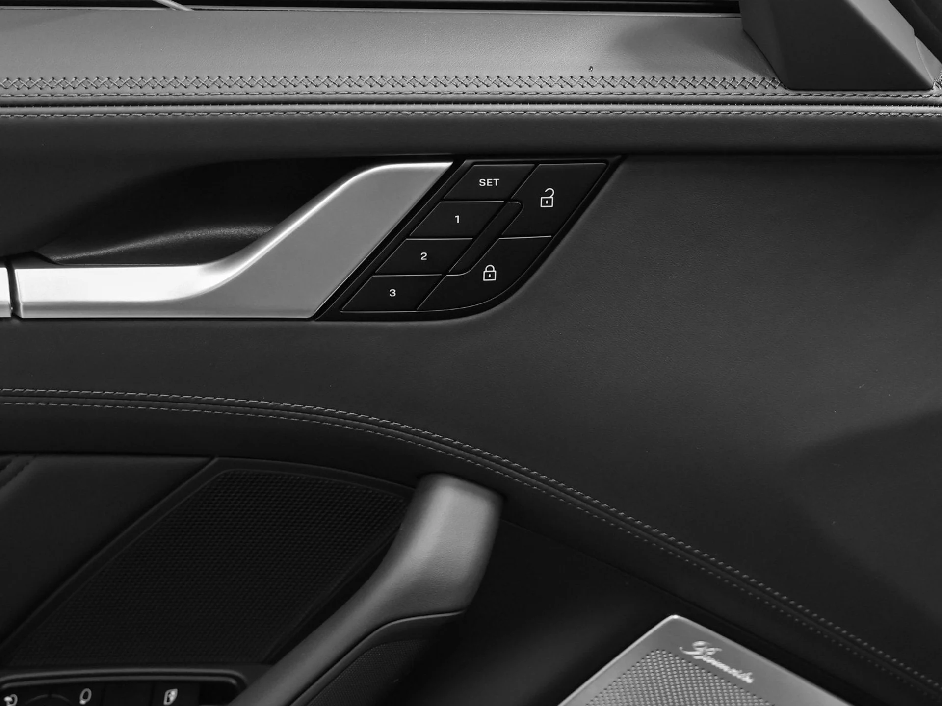 mph039_934871954_40_6aa21d5208