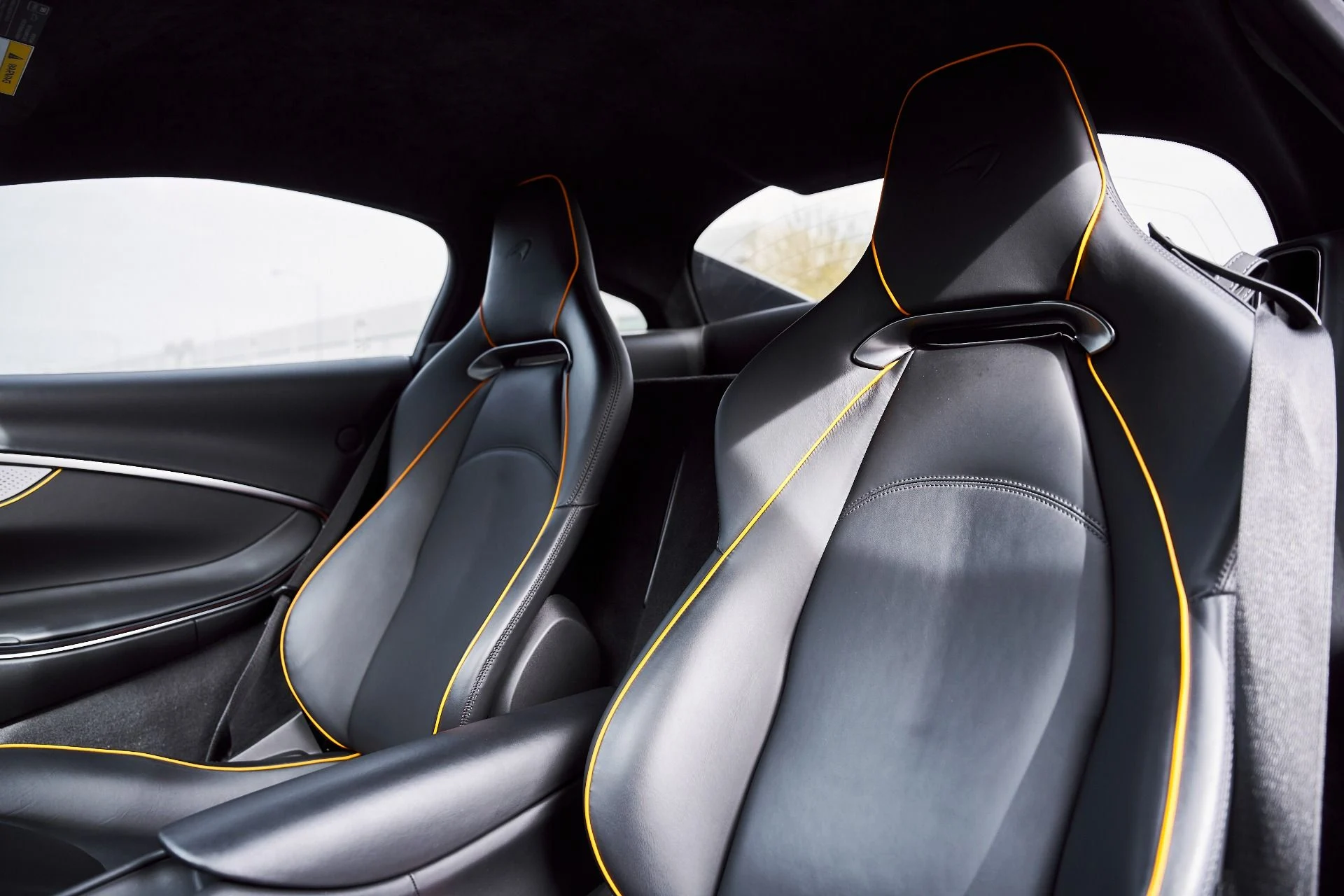 mph039_93745157_Used_2023_Mc_Laren_Artura_1770833723_4928444925