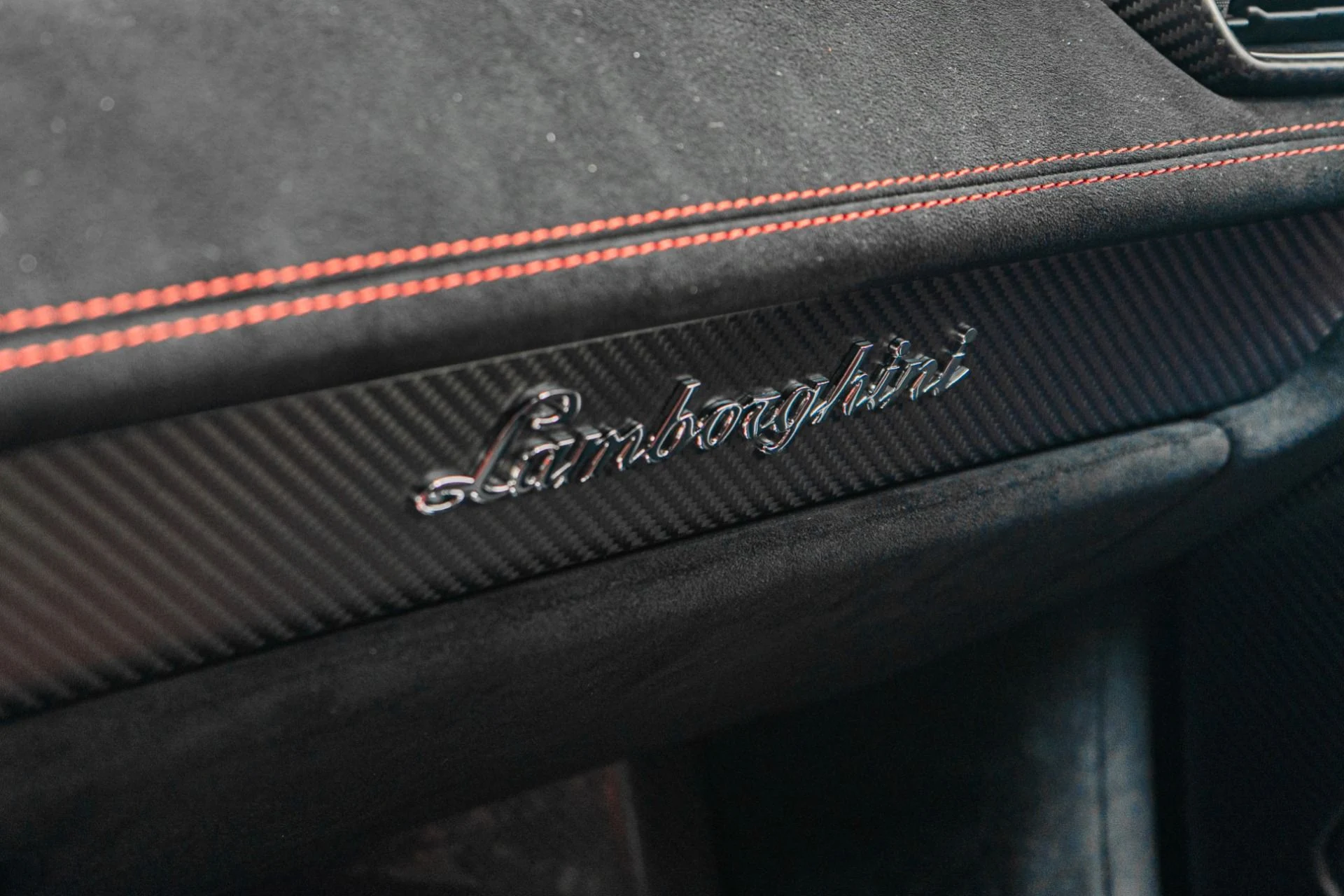 mph039_944223884_Used_2024_Lamborghini_Huracan_STJ_1757002928_7790c23a9e