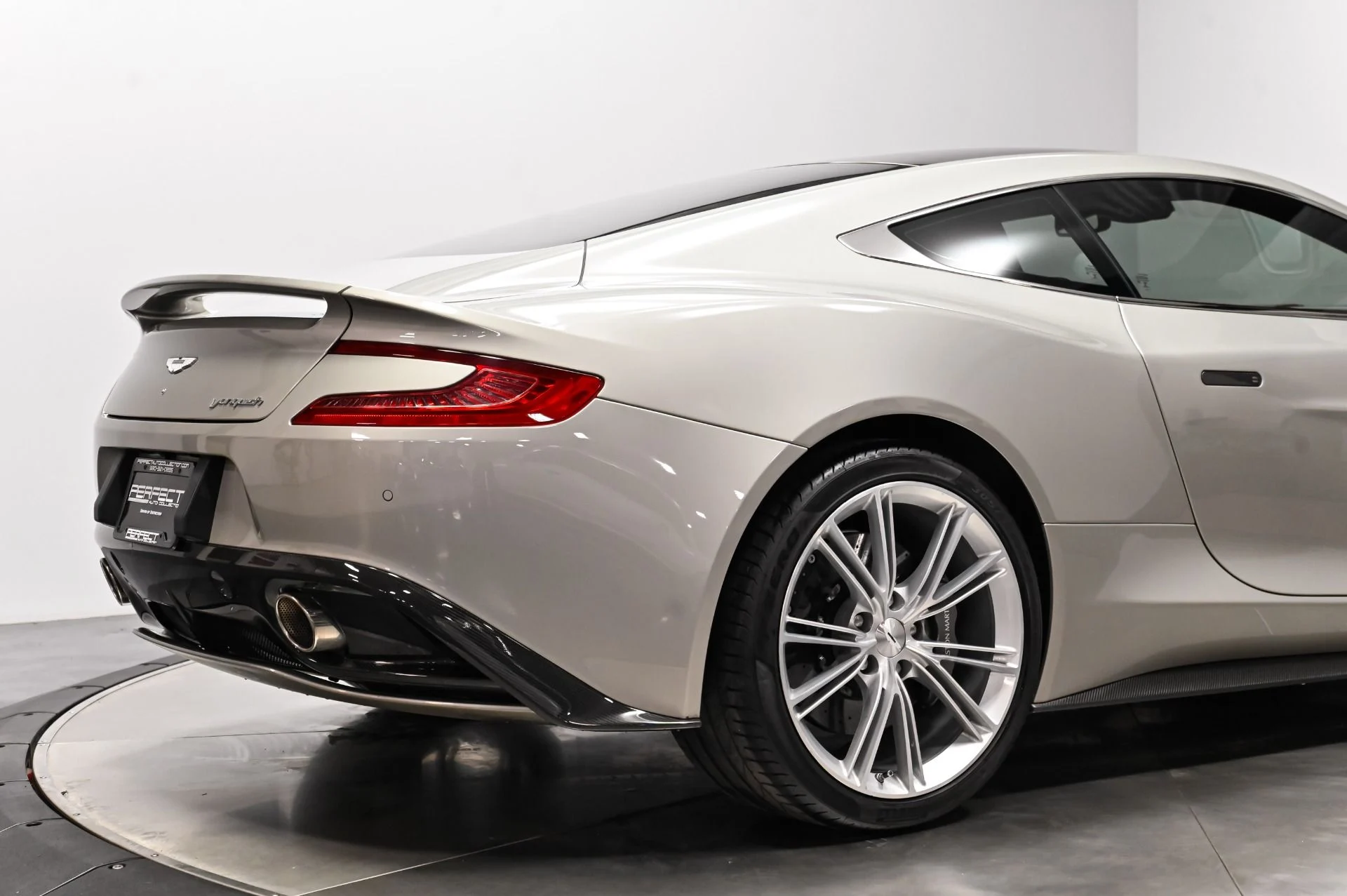 mph039_949560909_Used_2014_Aston_Martin_Vanquish_V12_1793299602_1d8e4c4cb6
