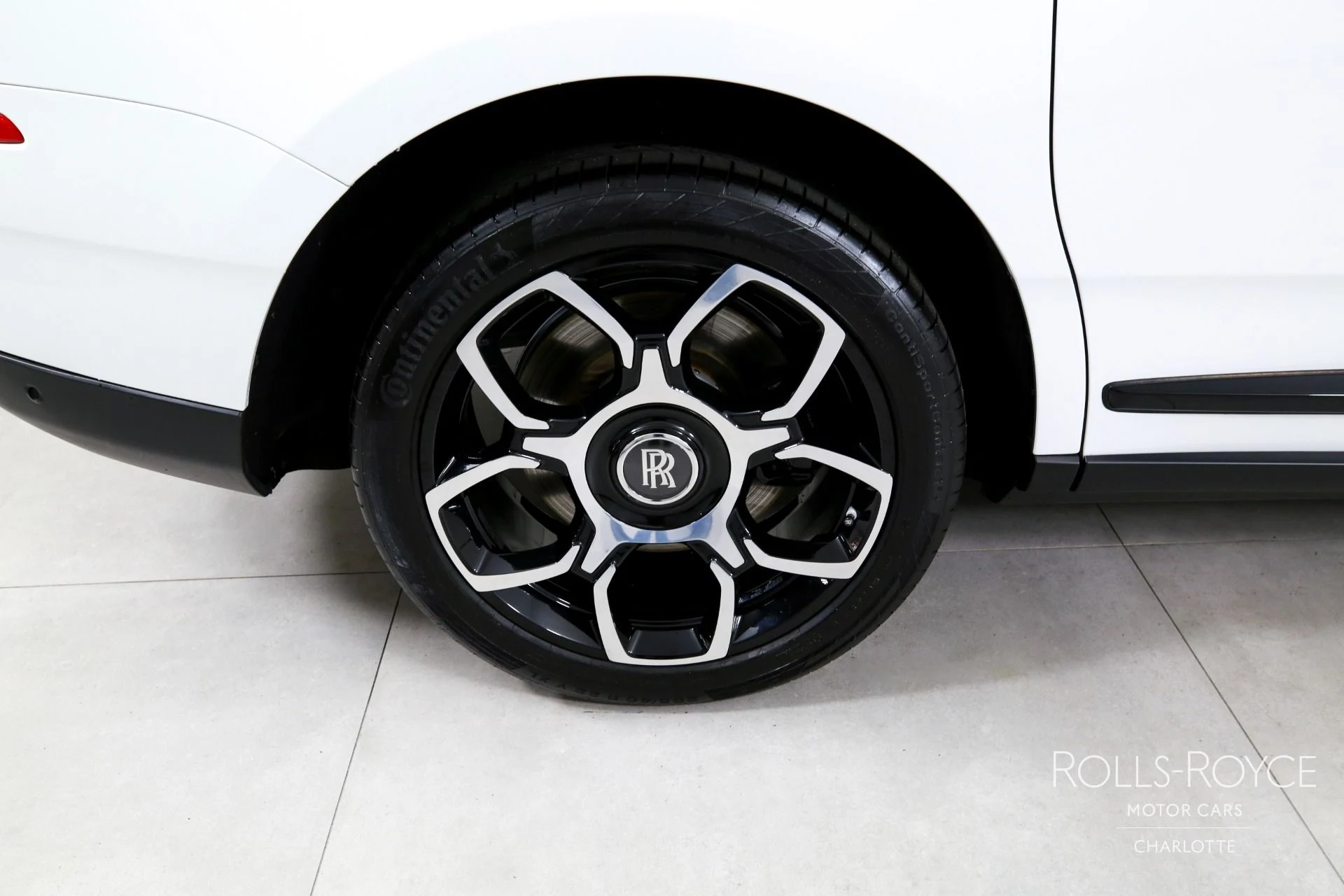 mph039_957273611_Used_2022_Rolls_Royce_Black_Badge_Cullinan_1764197182_0f3e84f9cc