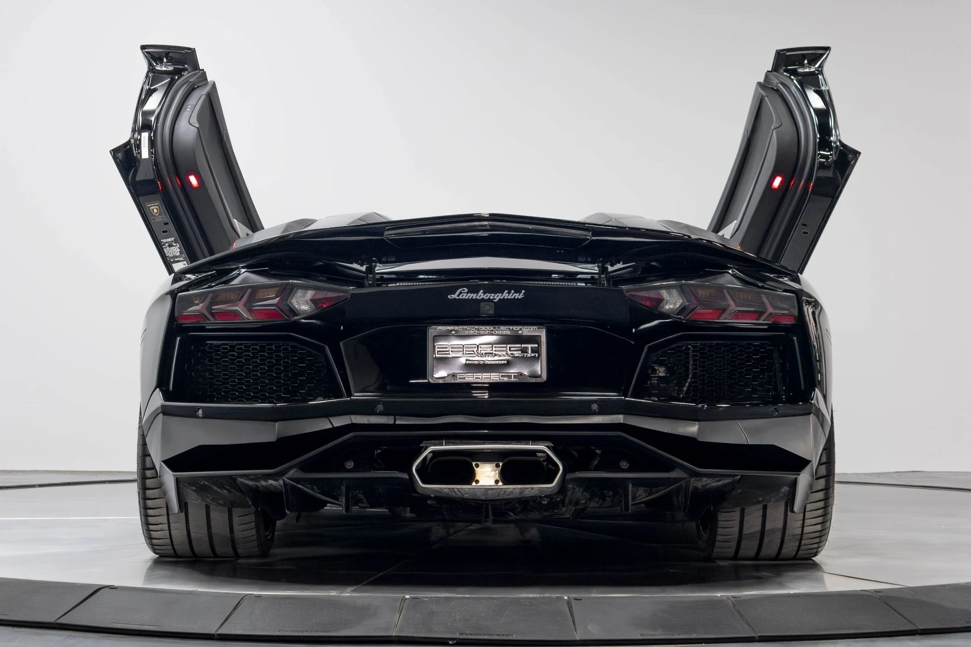 mph039_970612788_Used_2015_Lamborghini_Aventador_LP_700_4_1780593182_283a3d3330