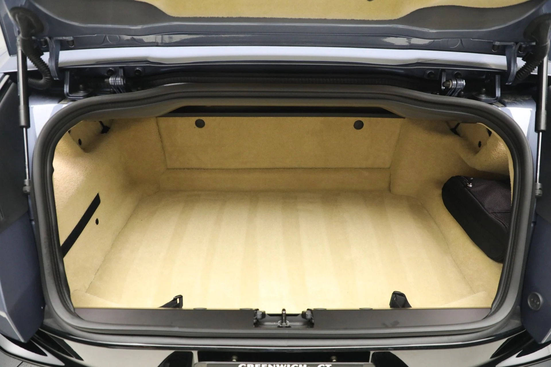 mph039_974779776_New_2025_Aston_Martin_DB_12_Volante_84f623624e