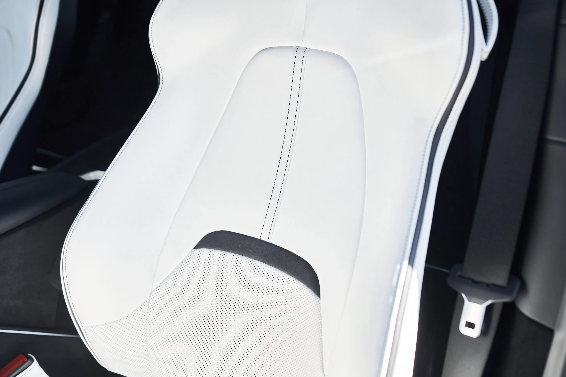 mph039_999515527_Used_2024_Ferrari_Roma_Base_1762022587_25e6eb6f5a