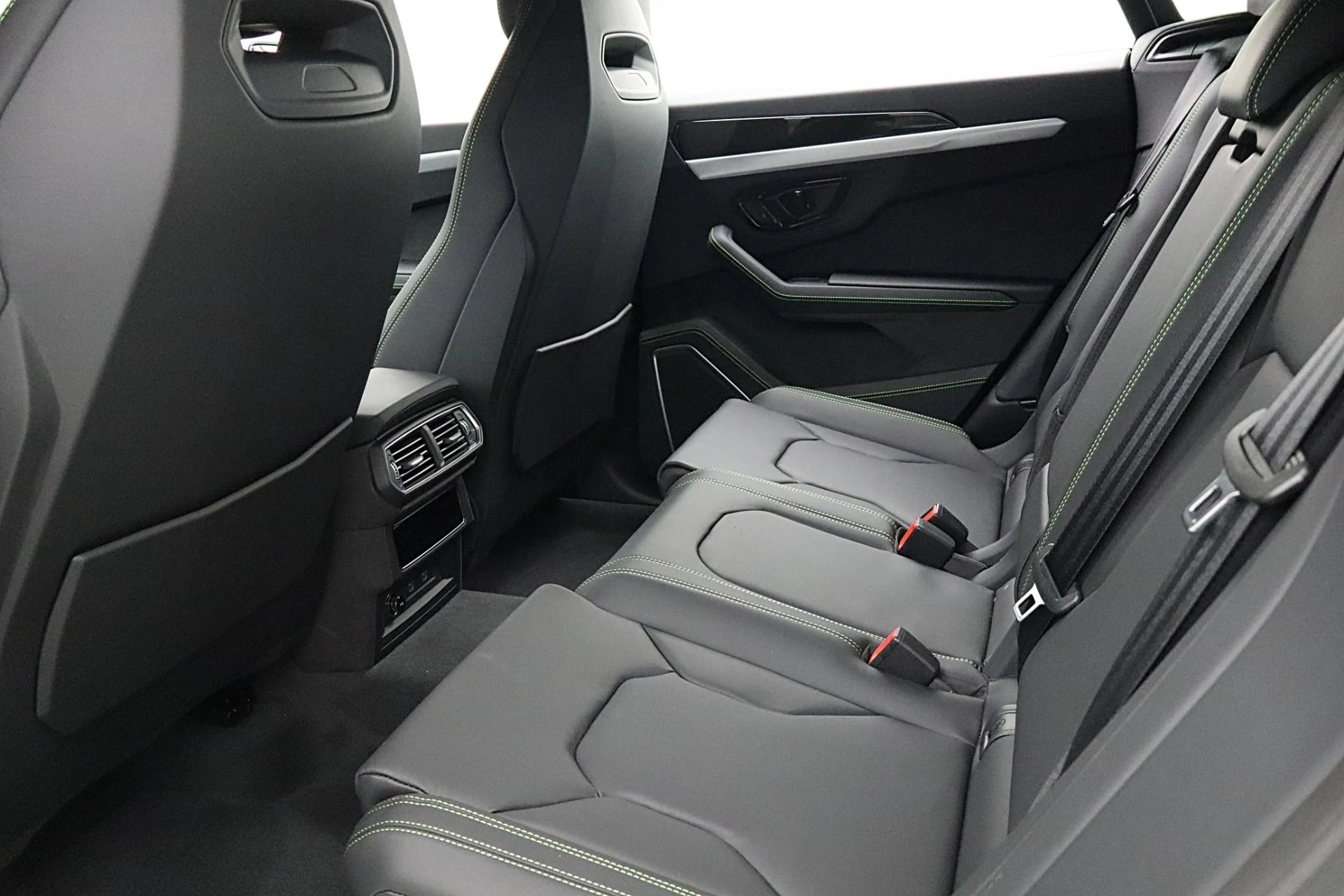 mph040_1004090474_New_2026_Lamborghini_Urus_SE_81756d3e41