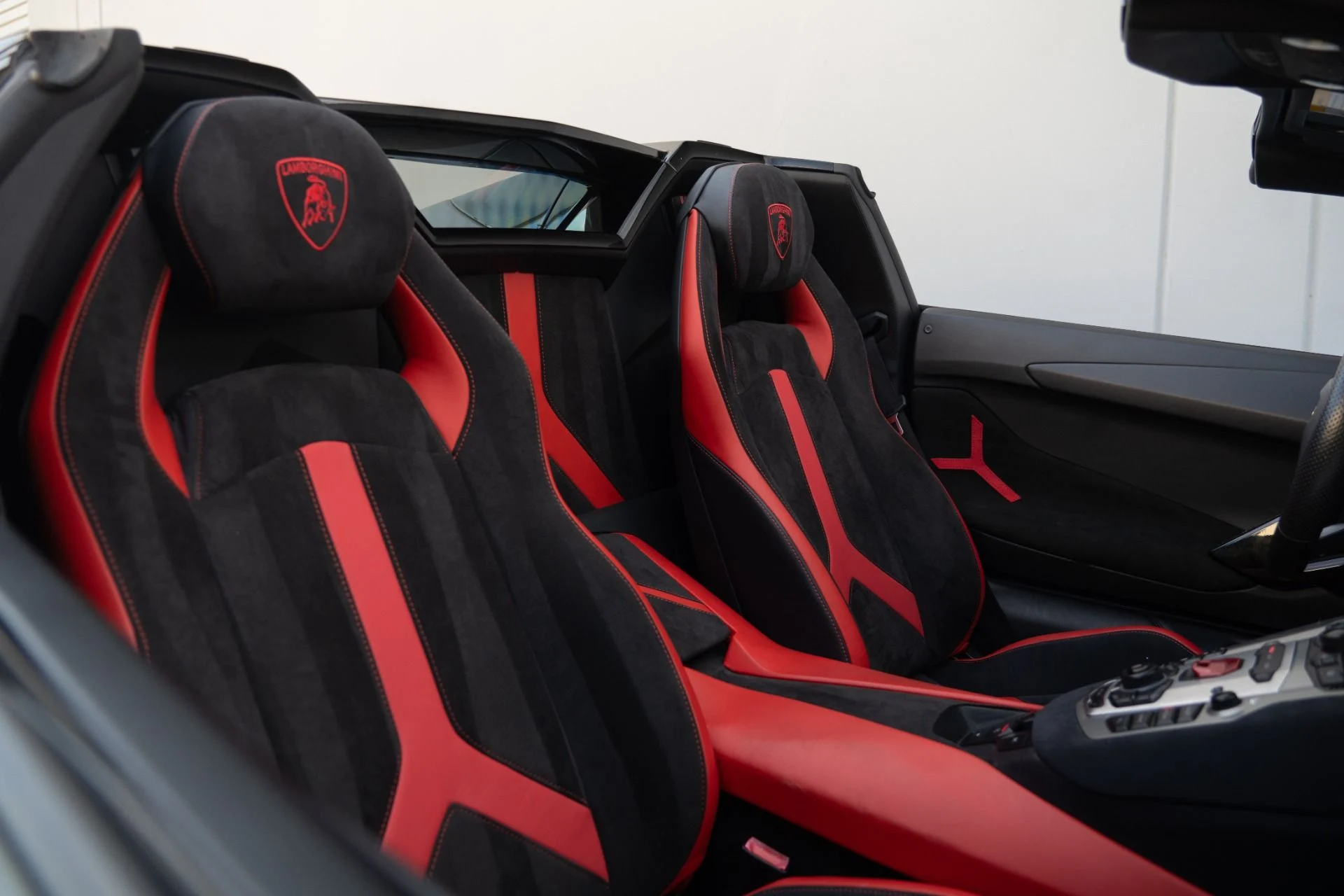 mph040_1013415555_Used_2015_Lamborghini_Aventador_LP_700_4_1755813837_1990e285e0