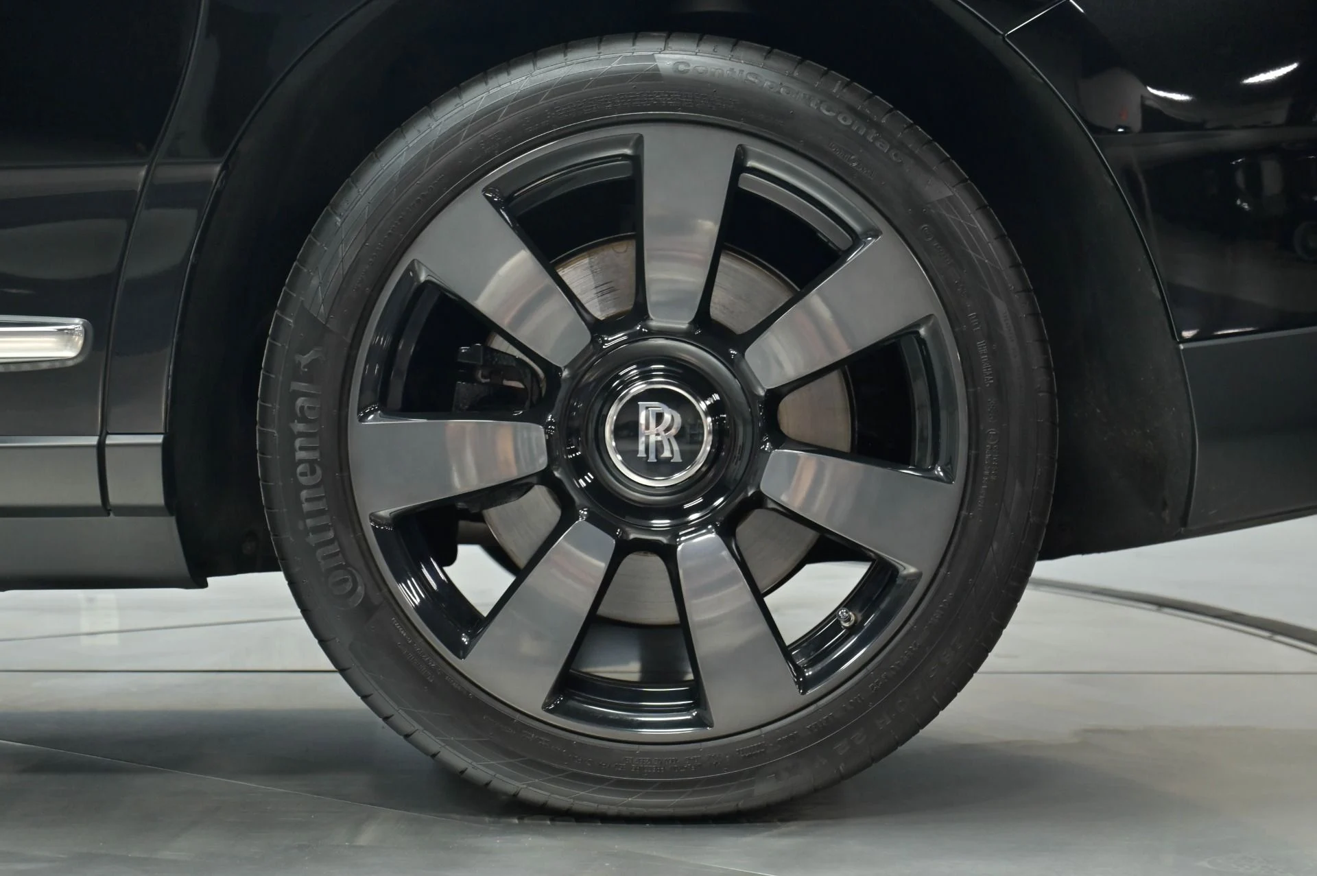 mph040_101652182_Used_2023_Rolls_Royce_Cullinan_1782858557_5ac786f4ab