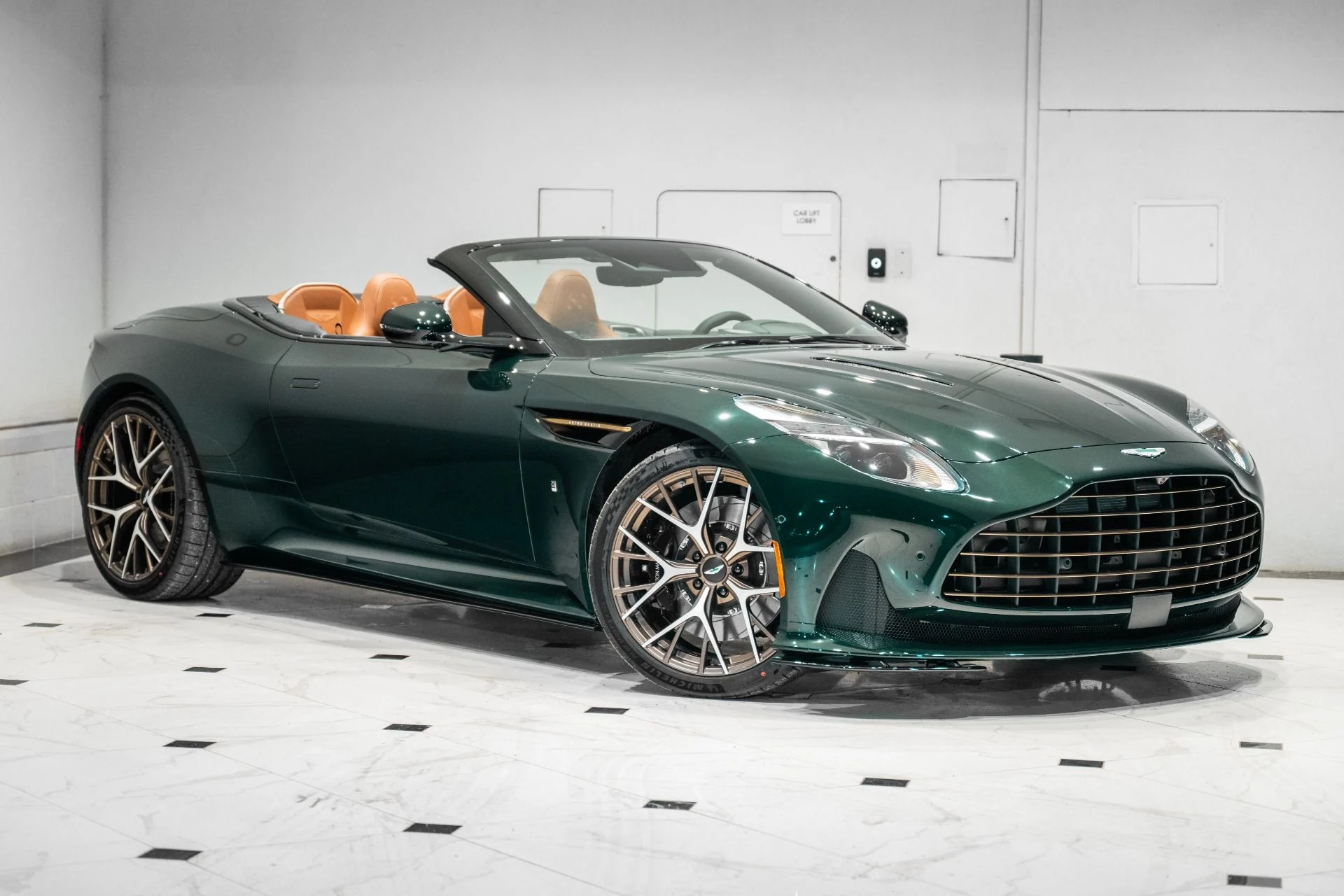 mph040_1020401138_New_2026_Aston_Martin_DB_12_Volante_1772211091_9f4f7e1447