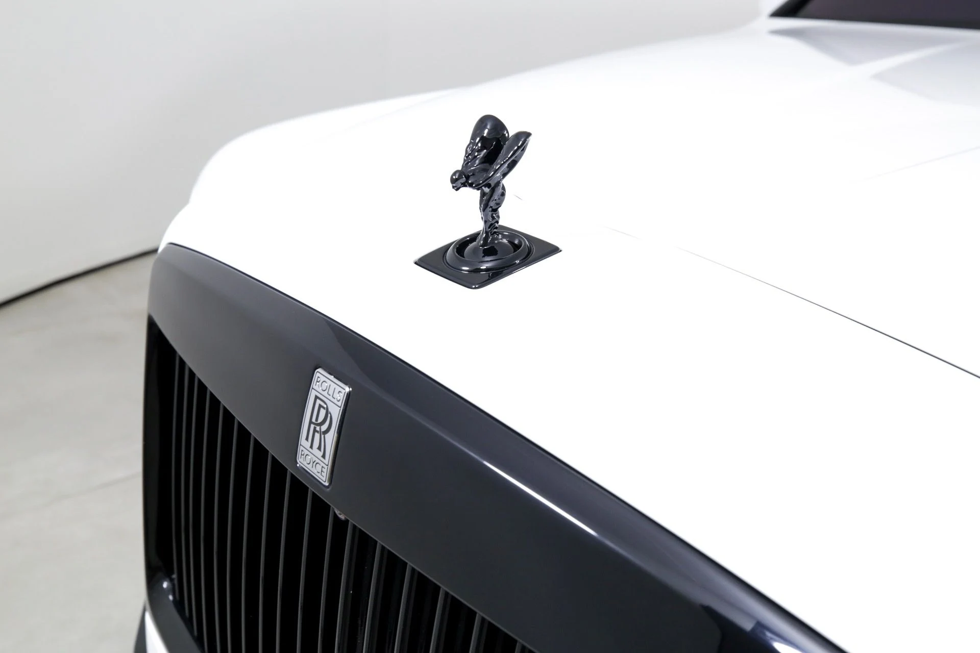 mph040_1026479882_Used_2023_Rolls_Royce_Cullinan_1746195225_fc531d7a3b