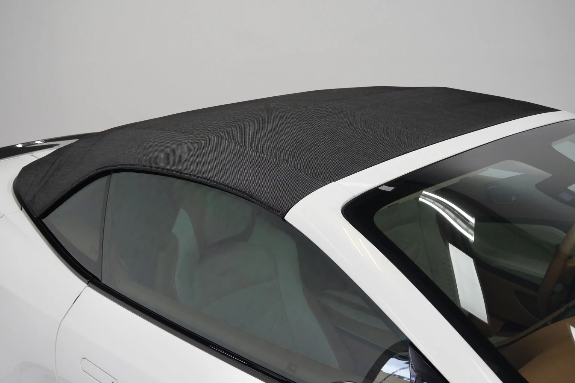 mph040_1038277680_Used_2022_Aston_Martin_DBS_Superleggera_Volante_715_Horsepower_Low_Miles_Two_Tone_Interior_1780071319_6e59a41b17