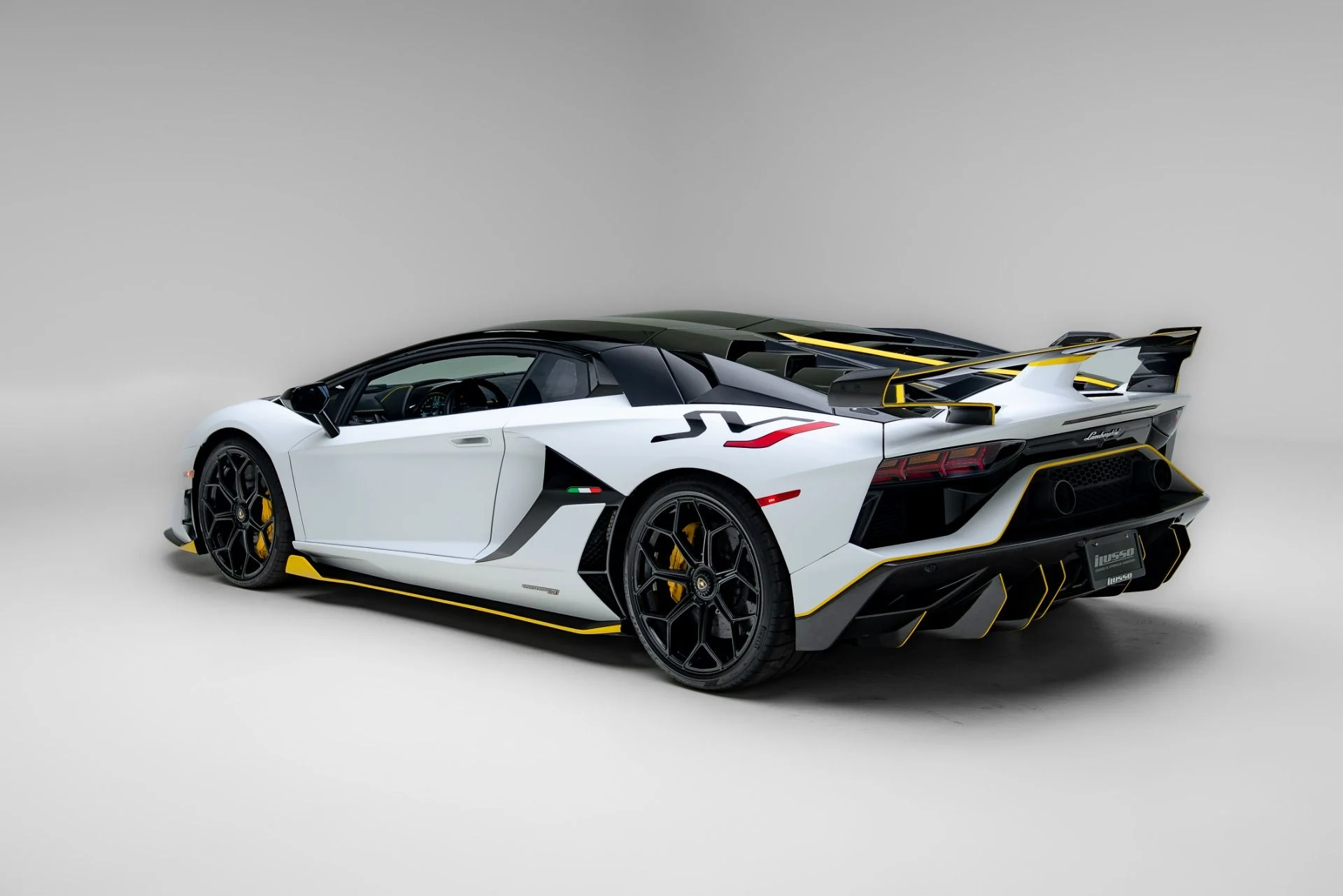 mph040_1044484688_Used_2021_Lamborghini_Aventador_LP_770_4_SVJ_1776372314_006b383717