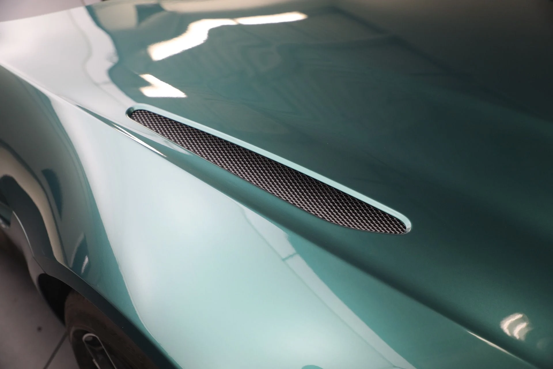 mph040_1046768453_Used_2023_Aston_Martin_Vantage_V8_1791917169_2b415afda4