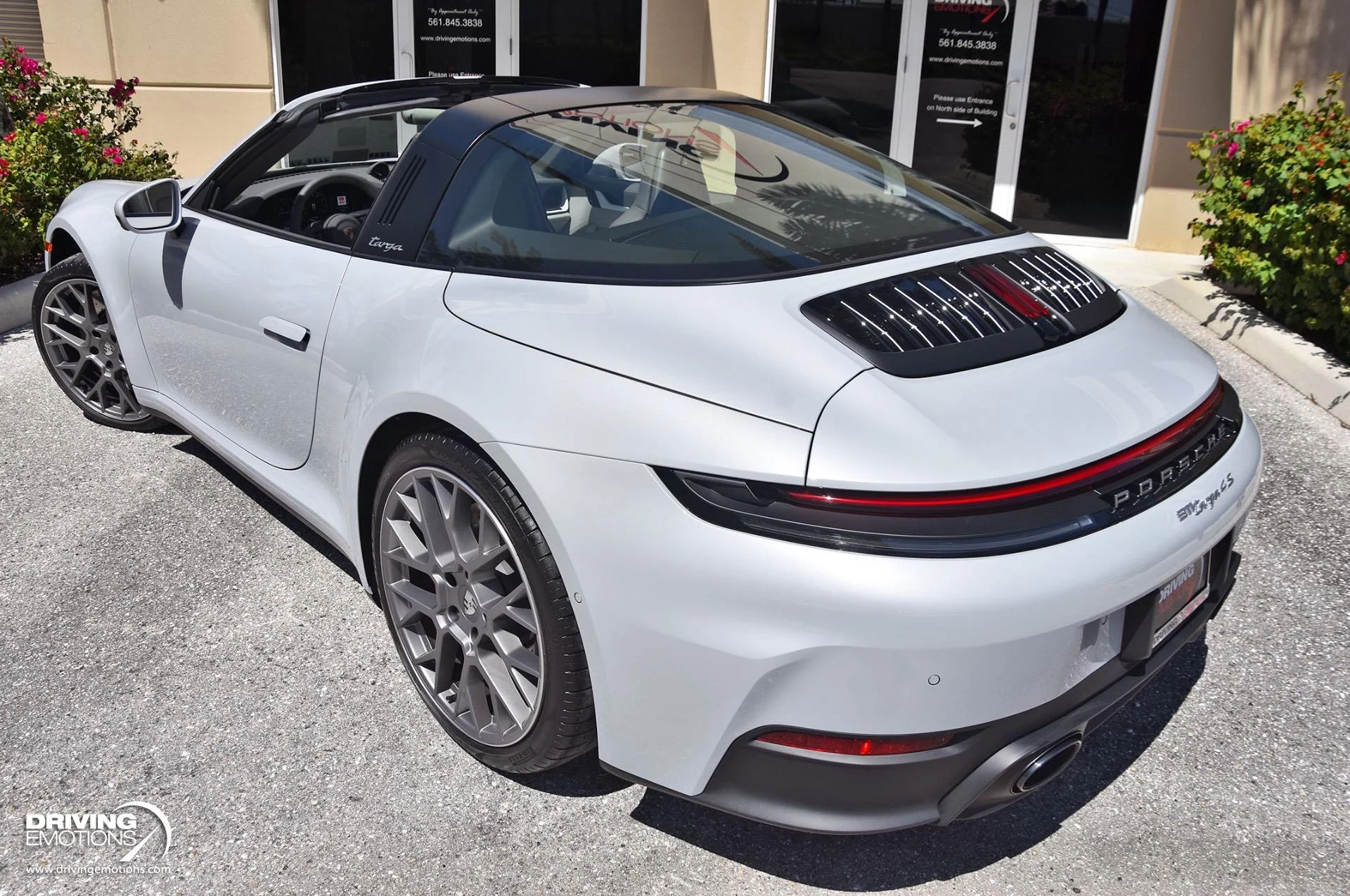 mph040_105227528_898_p41_l_2f8845c3b3