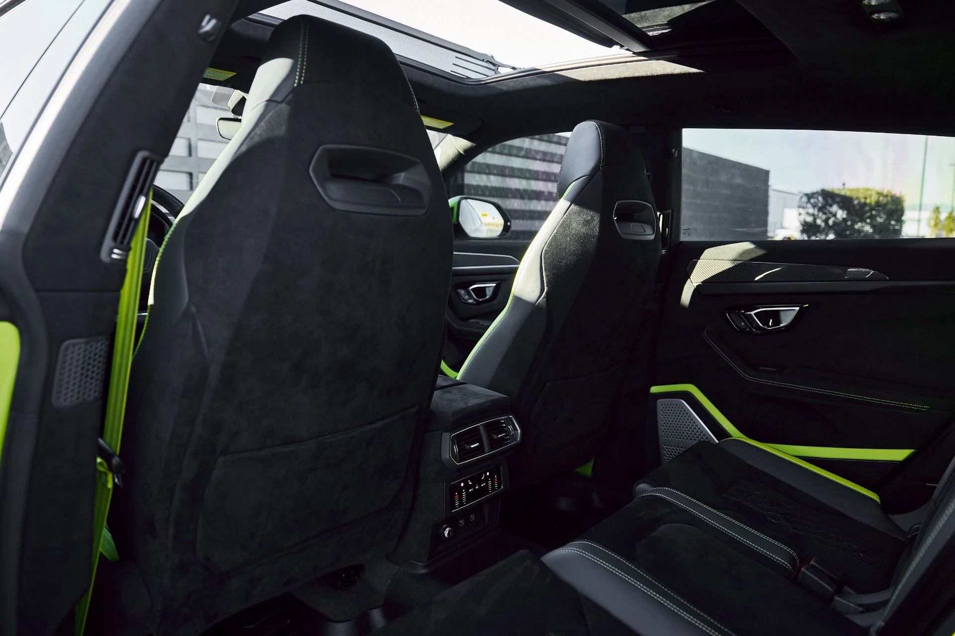 mph040_1061829828_Used_2024_Lamborghini_Urus_Performante_1771724632_bae3797df8