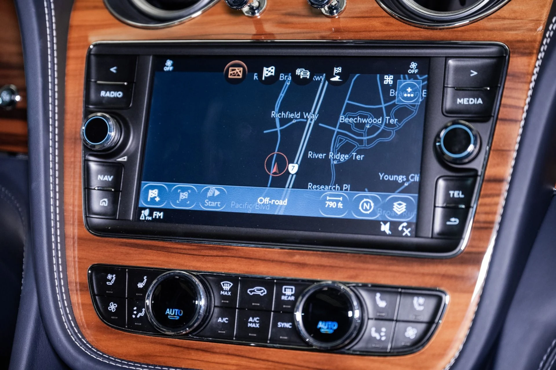 mph040_1066522348_Used_2019_Bentley_Bentayga_V8_1759420865_b0cc785191