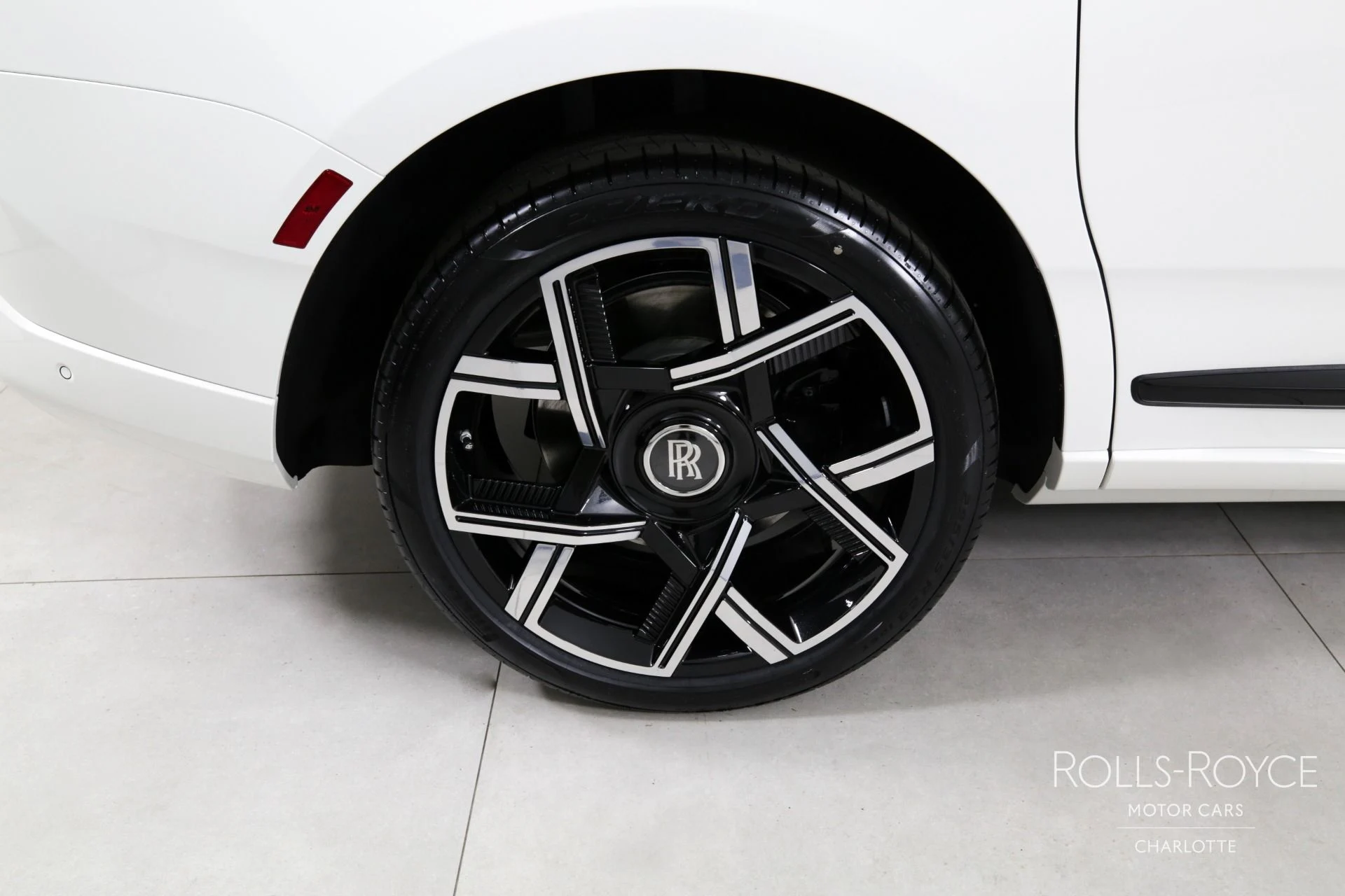 mph040_1068714729_Used_2025_Rolls_Royce_Black_Badge_Cullinan_1734452327_4b8929452e